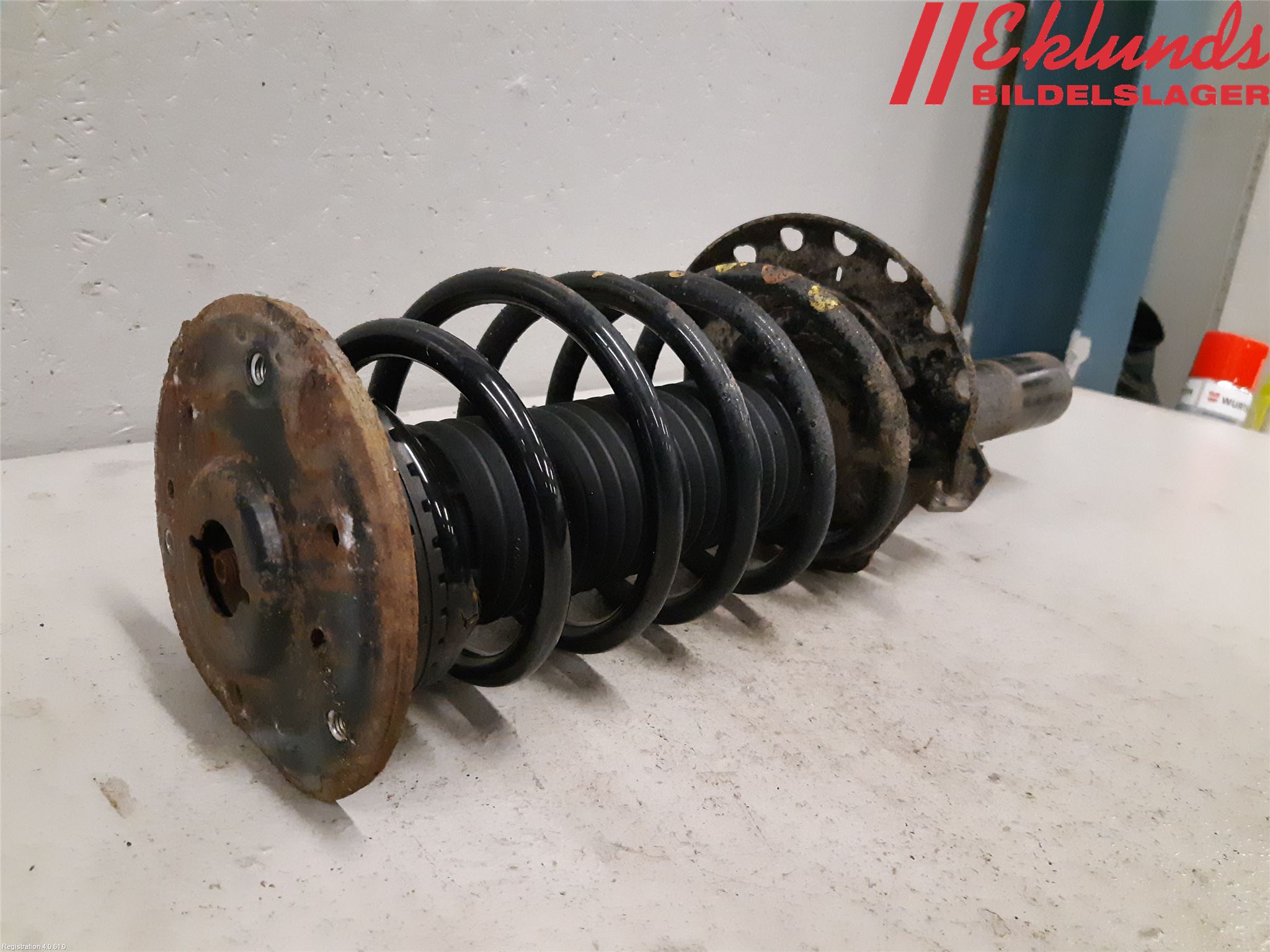 Volvo V70 08-13 Fjäderben Fram Höger