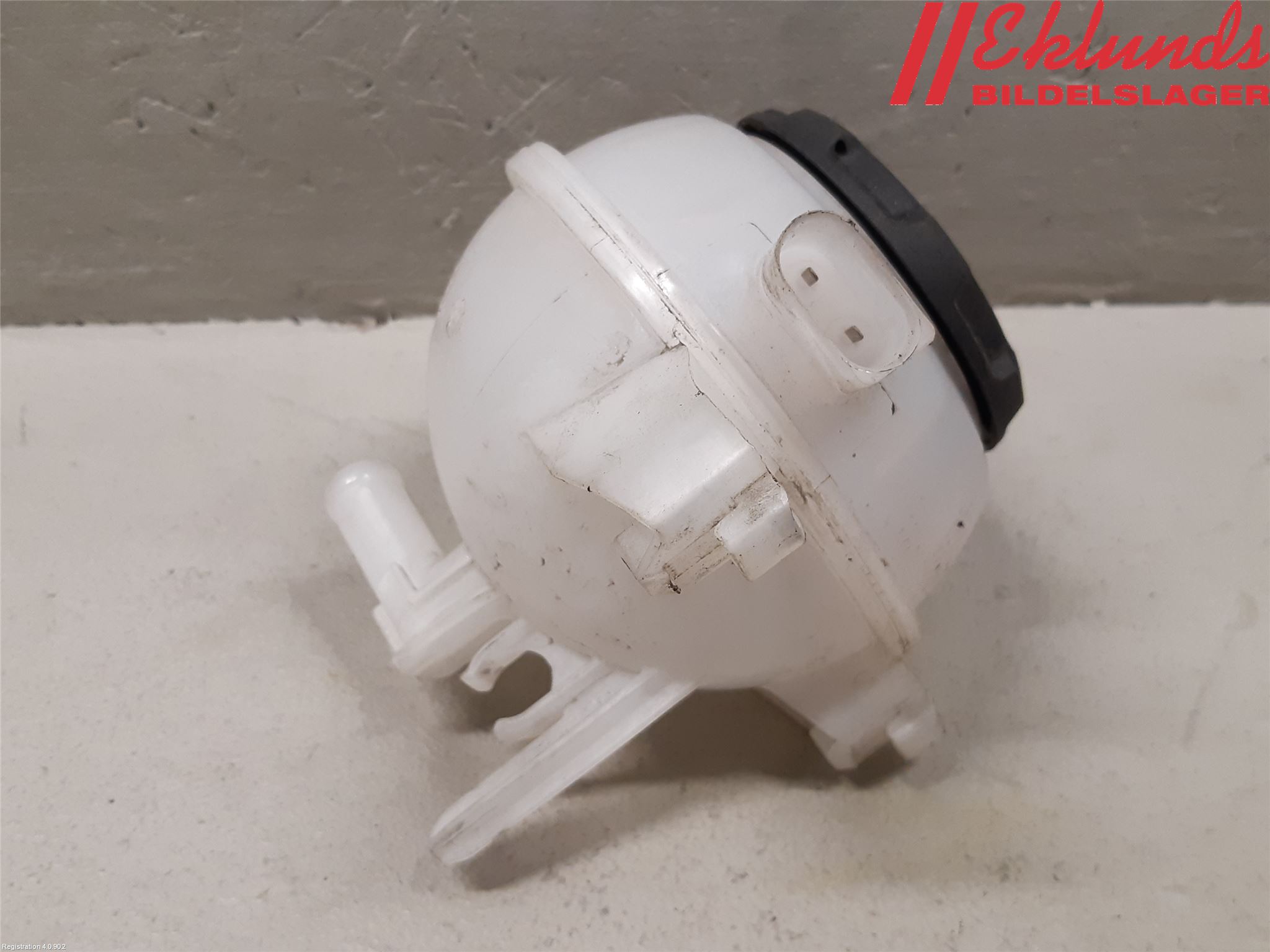 Volkswagen VW PASSAT 15-19 Expansionstank