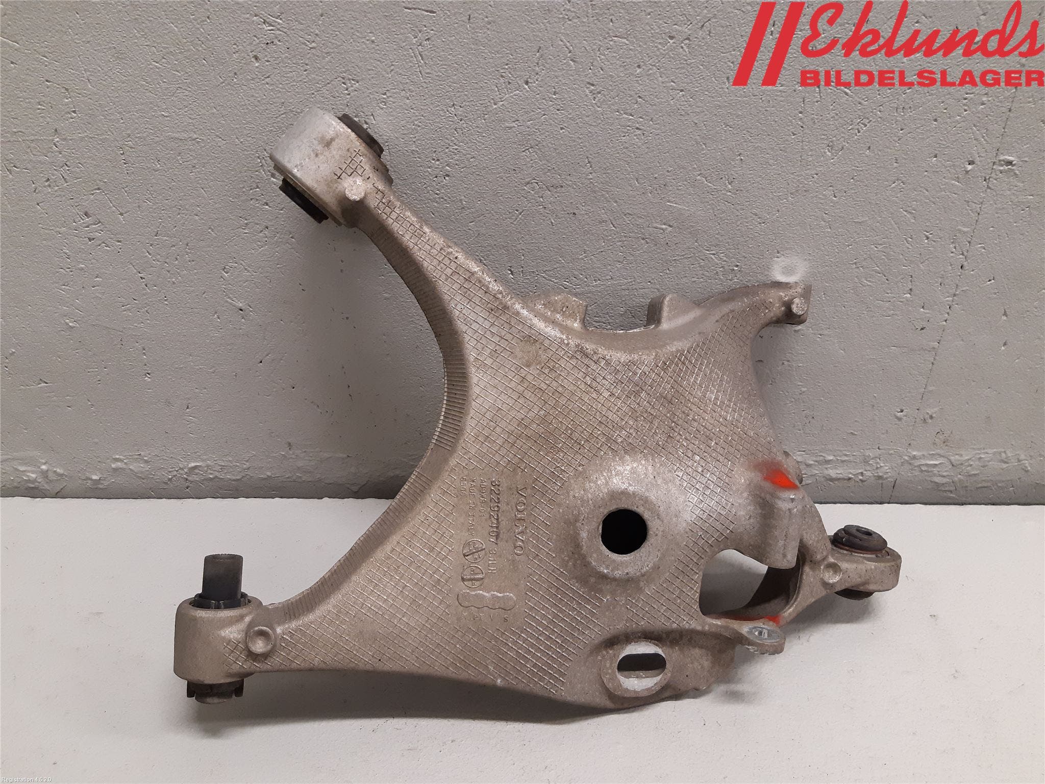 Volvo V90 17->> Bärarm Bak Vänster