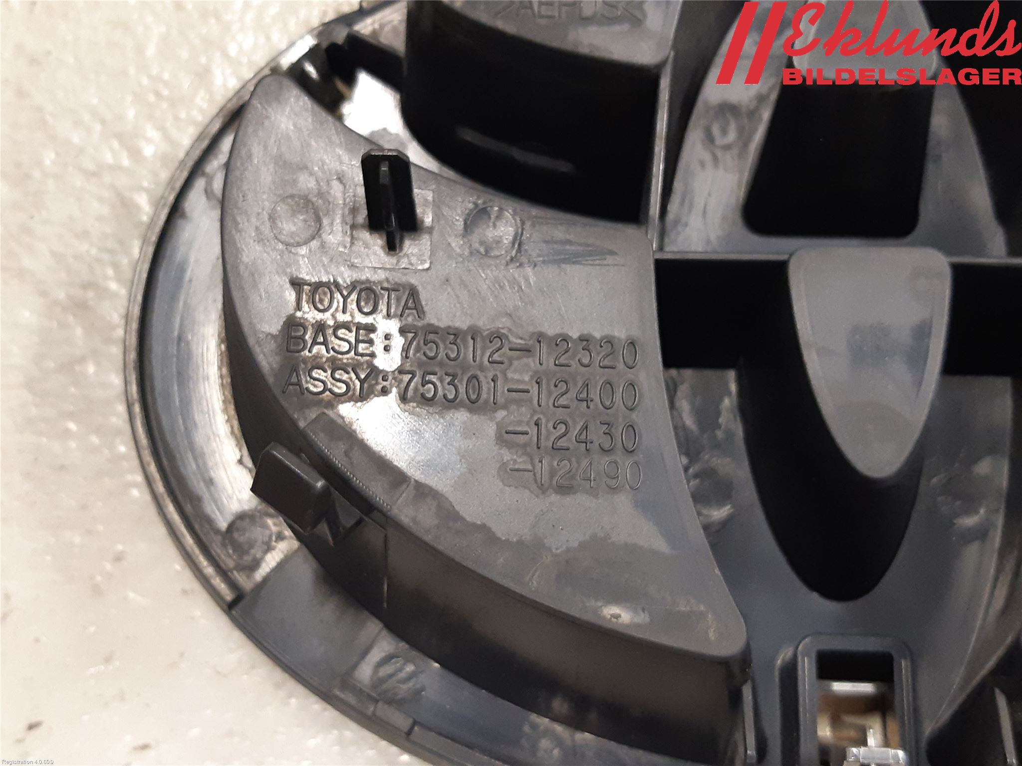 Toyota RAV4 13-18 Emblem