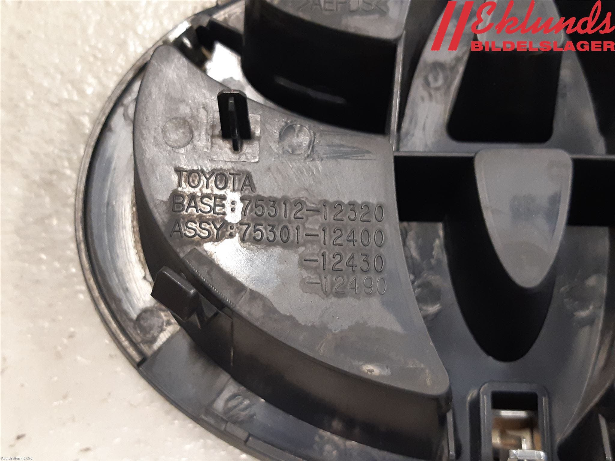 Toyota RAV4 13-18 Emblem