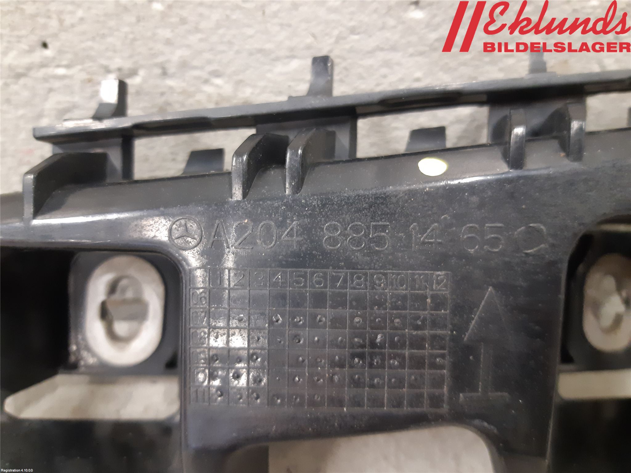 Mercedes-Benz MB C-KLASS (W204) 07-15 Stötfångarfäste Bak Hö