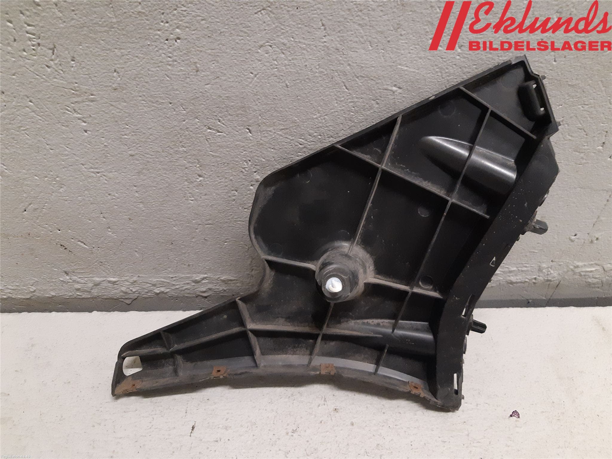 Volvo S60 11-13 Stötfångarfäste Bak Vä