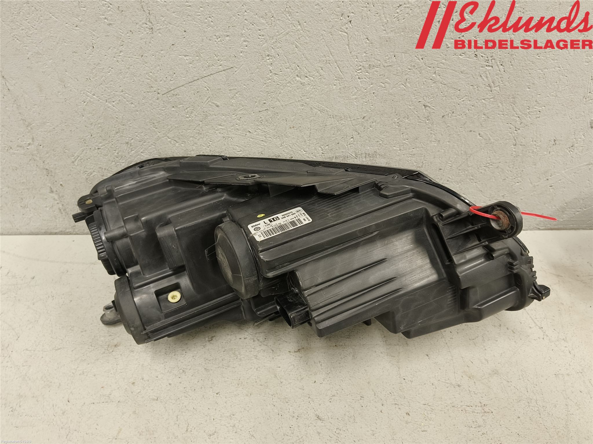 Volkswagen VW PASSAT 11-14 Strålkastare Vänster