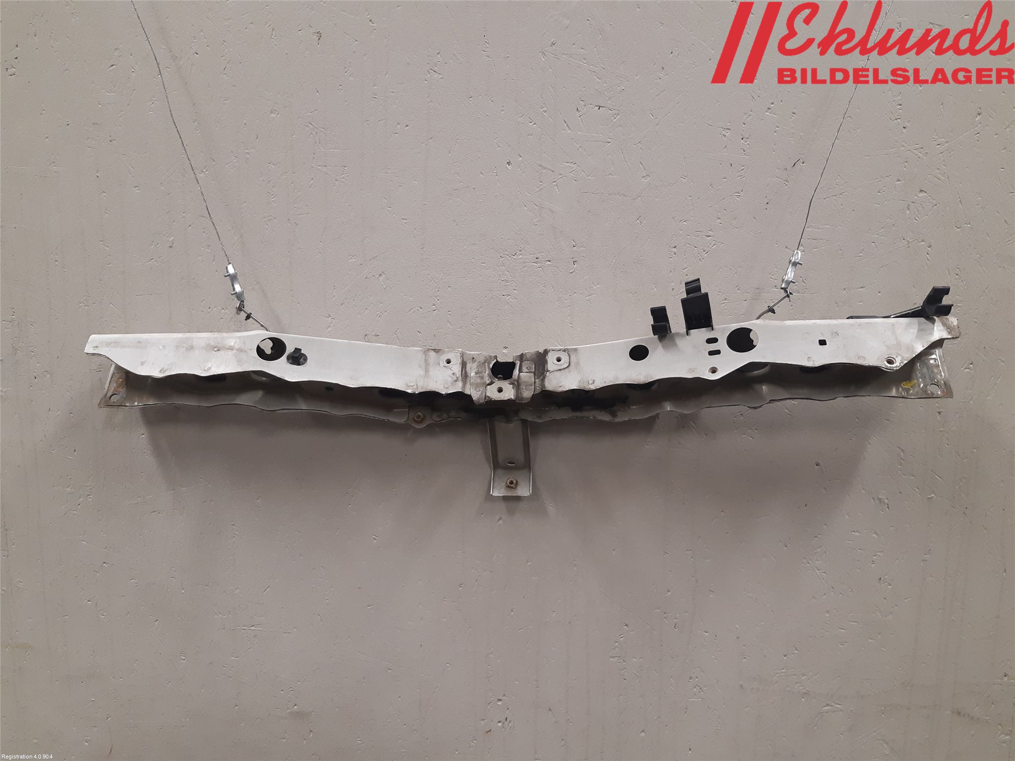 Toyota AVENSIS 09-15 Front Huvlåsplåt-Balk