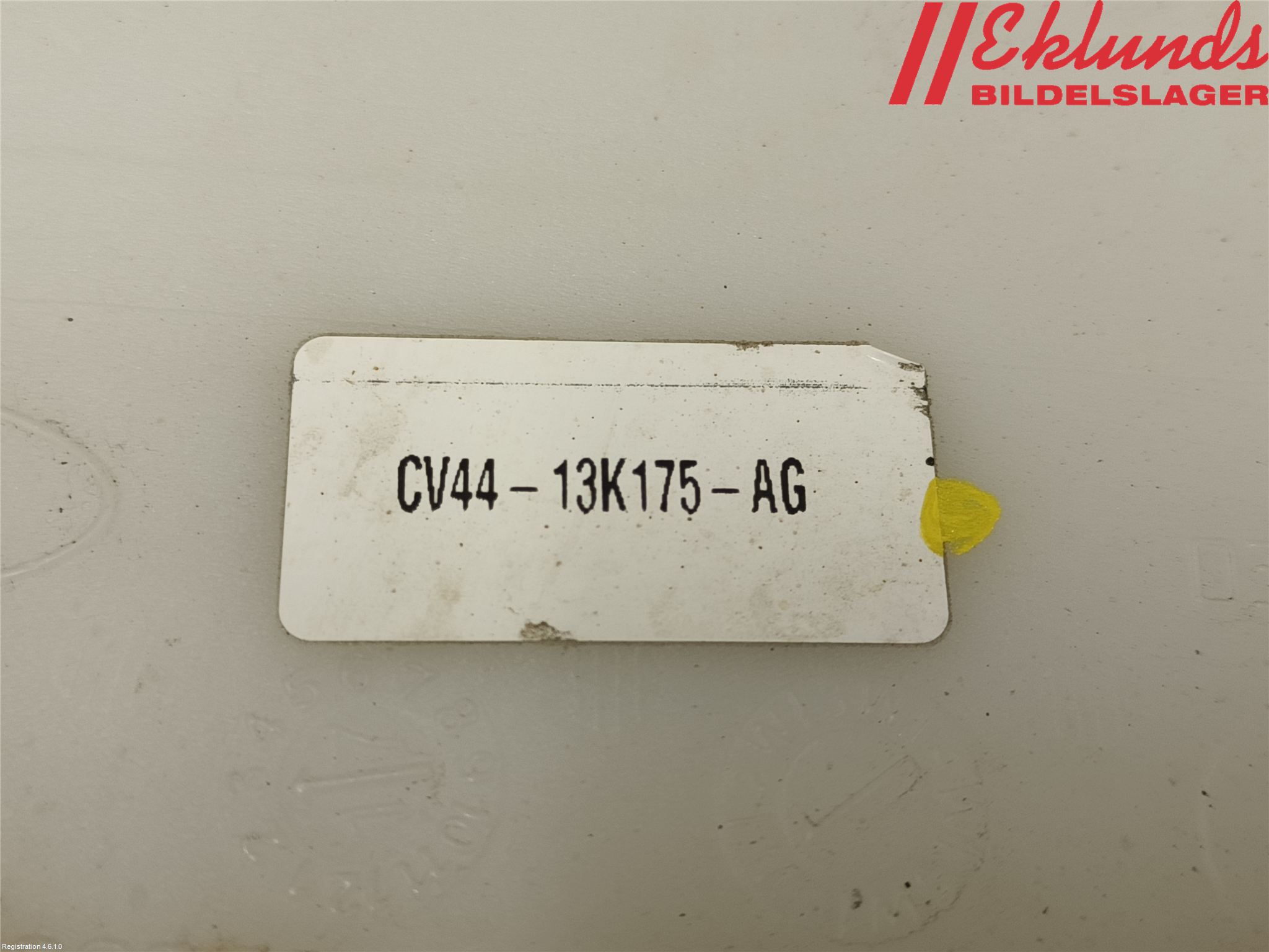 Ford KUGA 17-19 Spolartank Vindruta