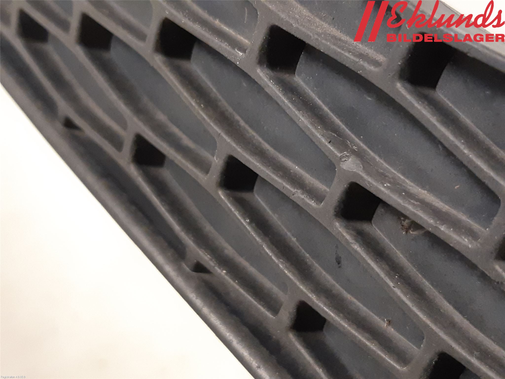 Saab 9-5     06-10 Dimljussarg Fram