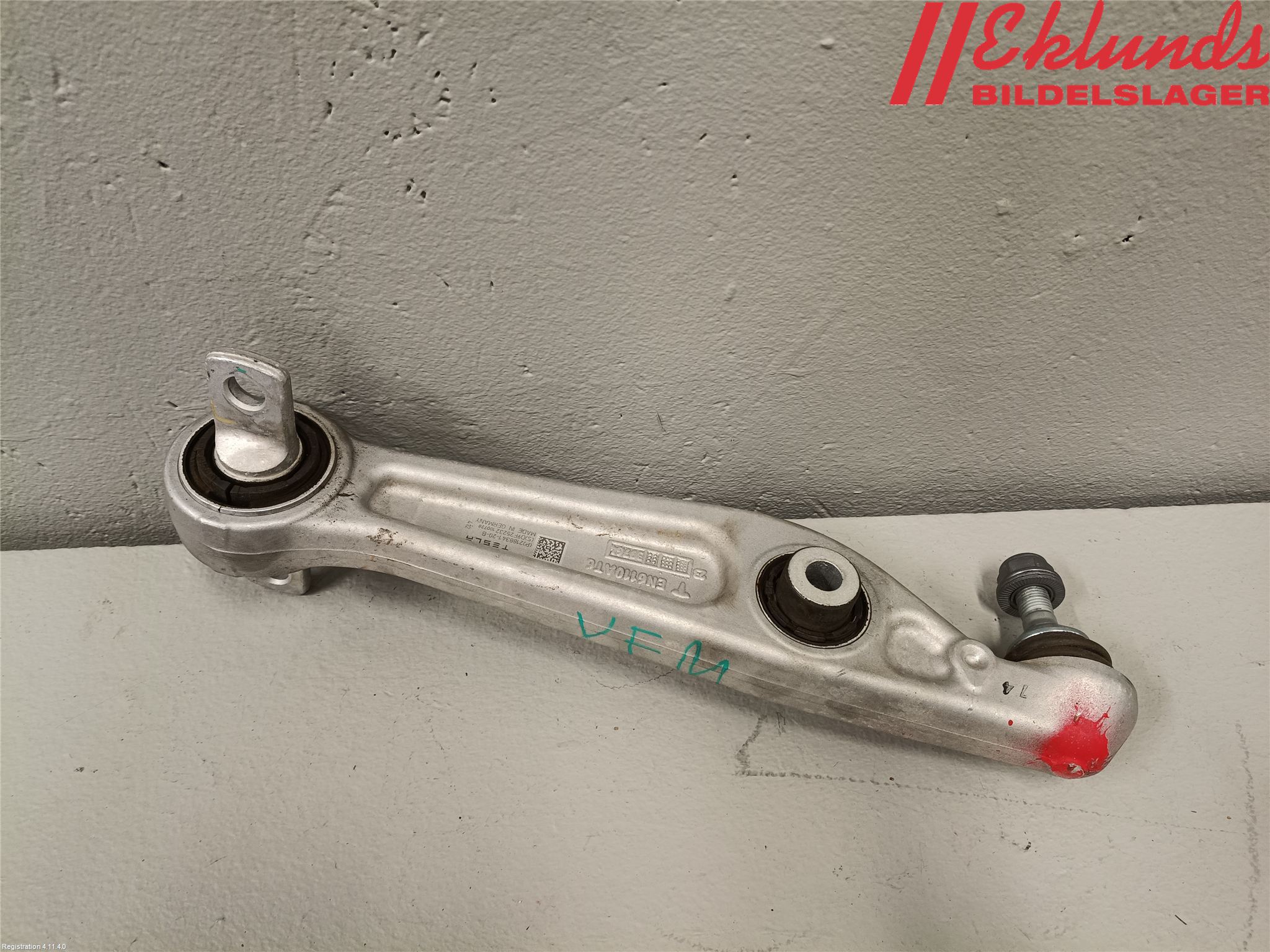 Tesla MODEL Y 21- Bärarm Fram Undre Vä