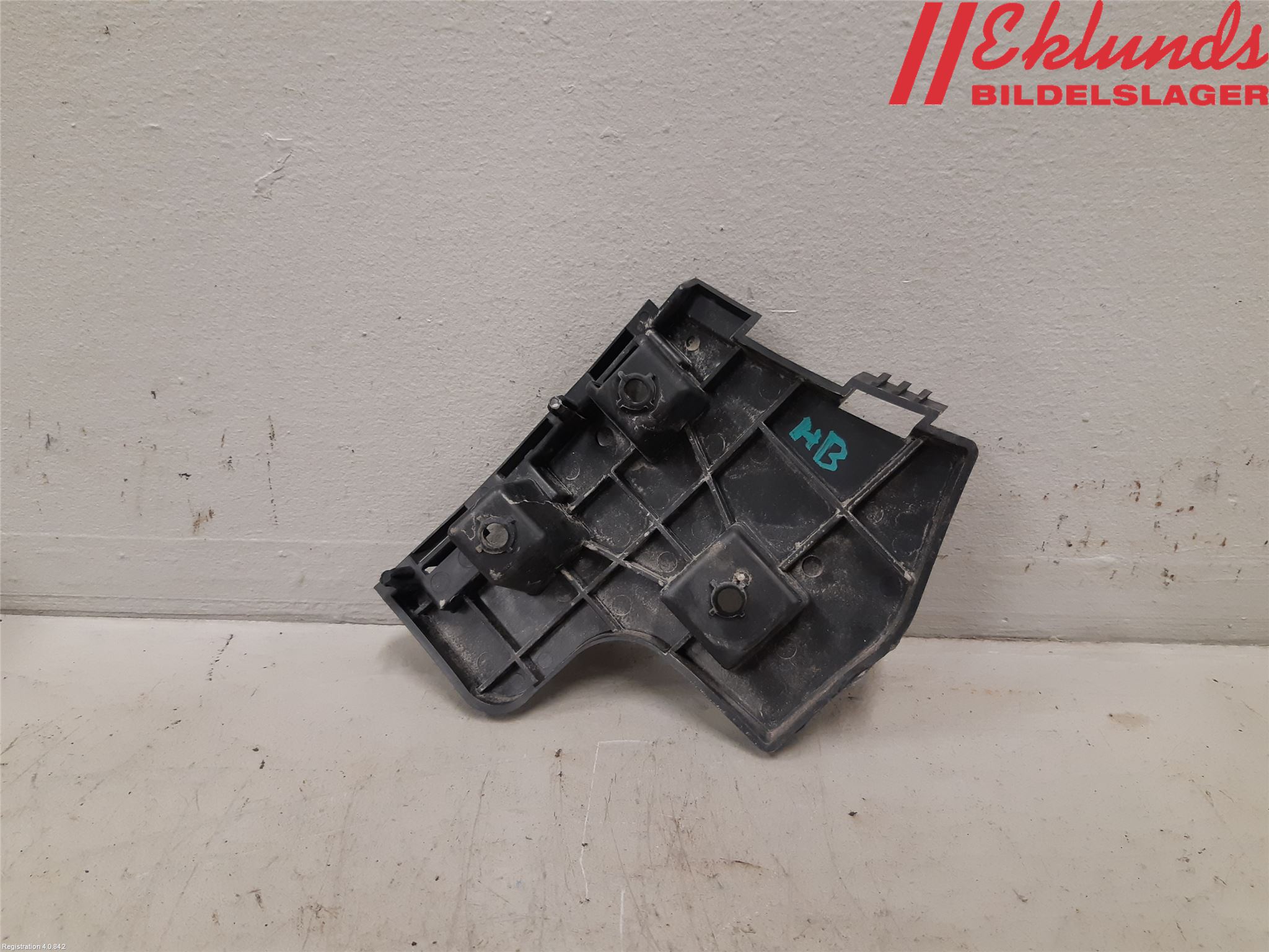 Volvo V60 11-13 Stötfångarfäste Bak Hö