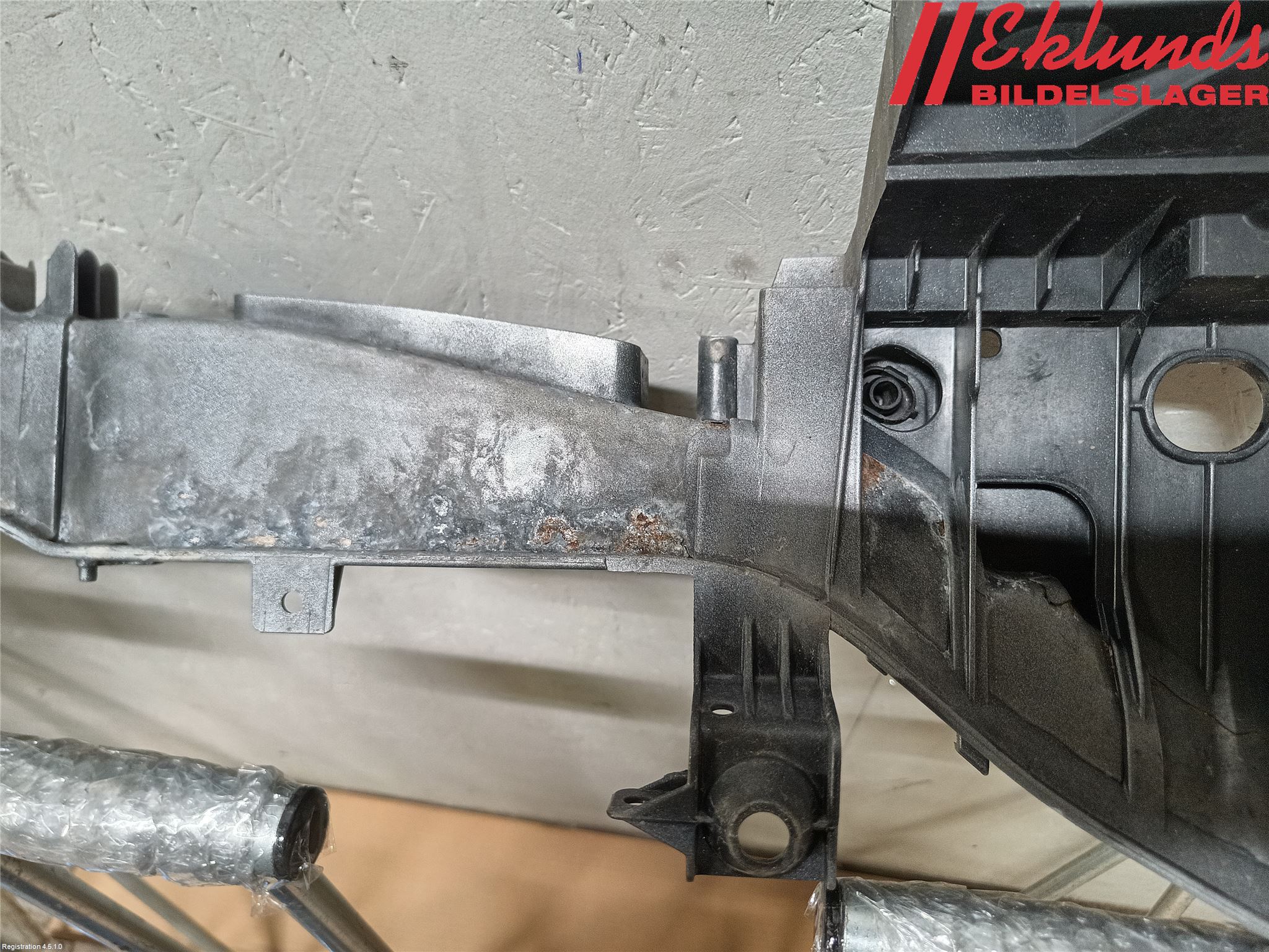 Ford FOCUS 11-14 Front Huvlåsplåt-Balk