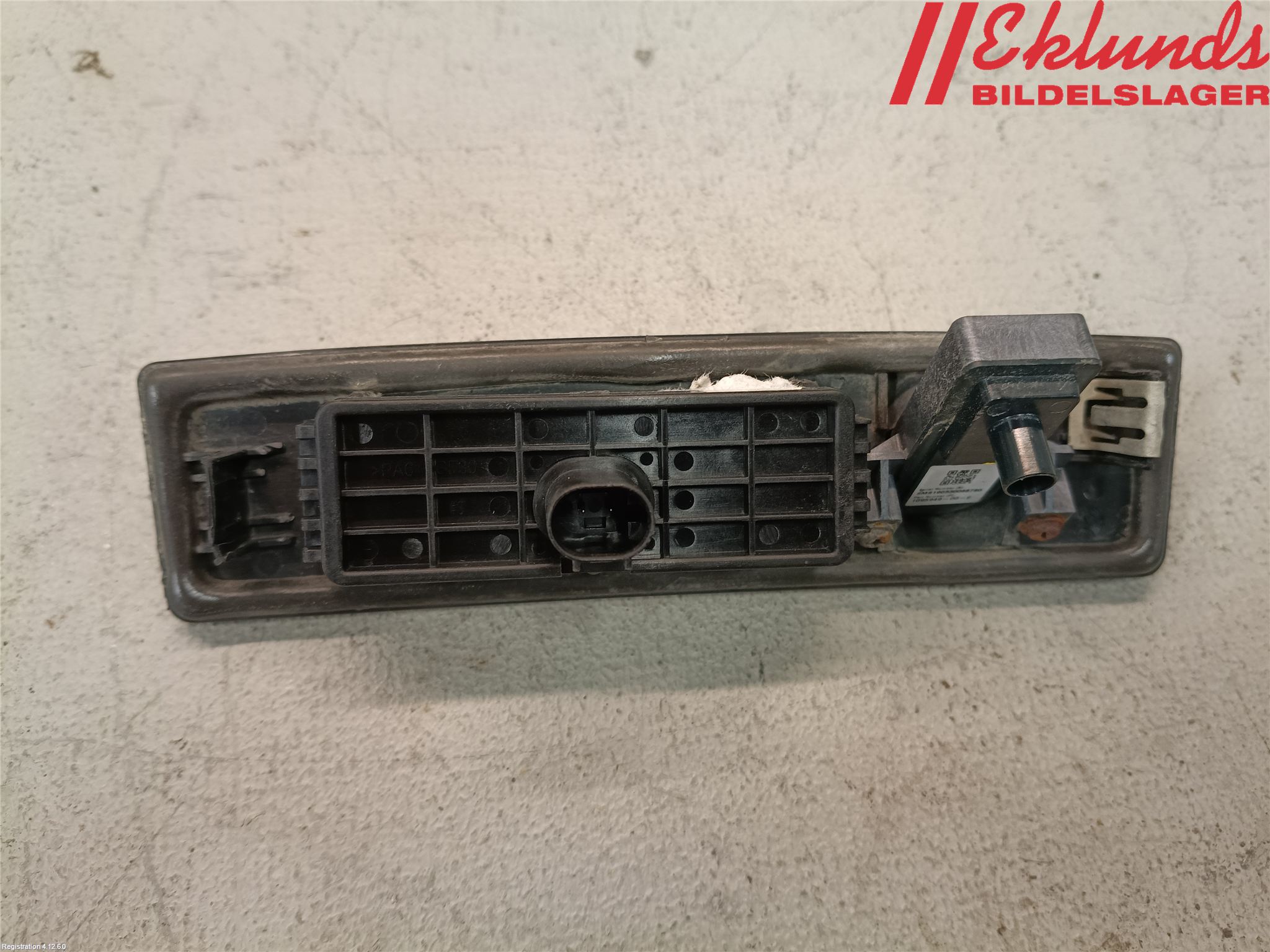 Tesla MODEL 3 17- Strömställare Baklucka