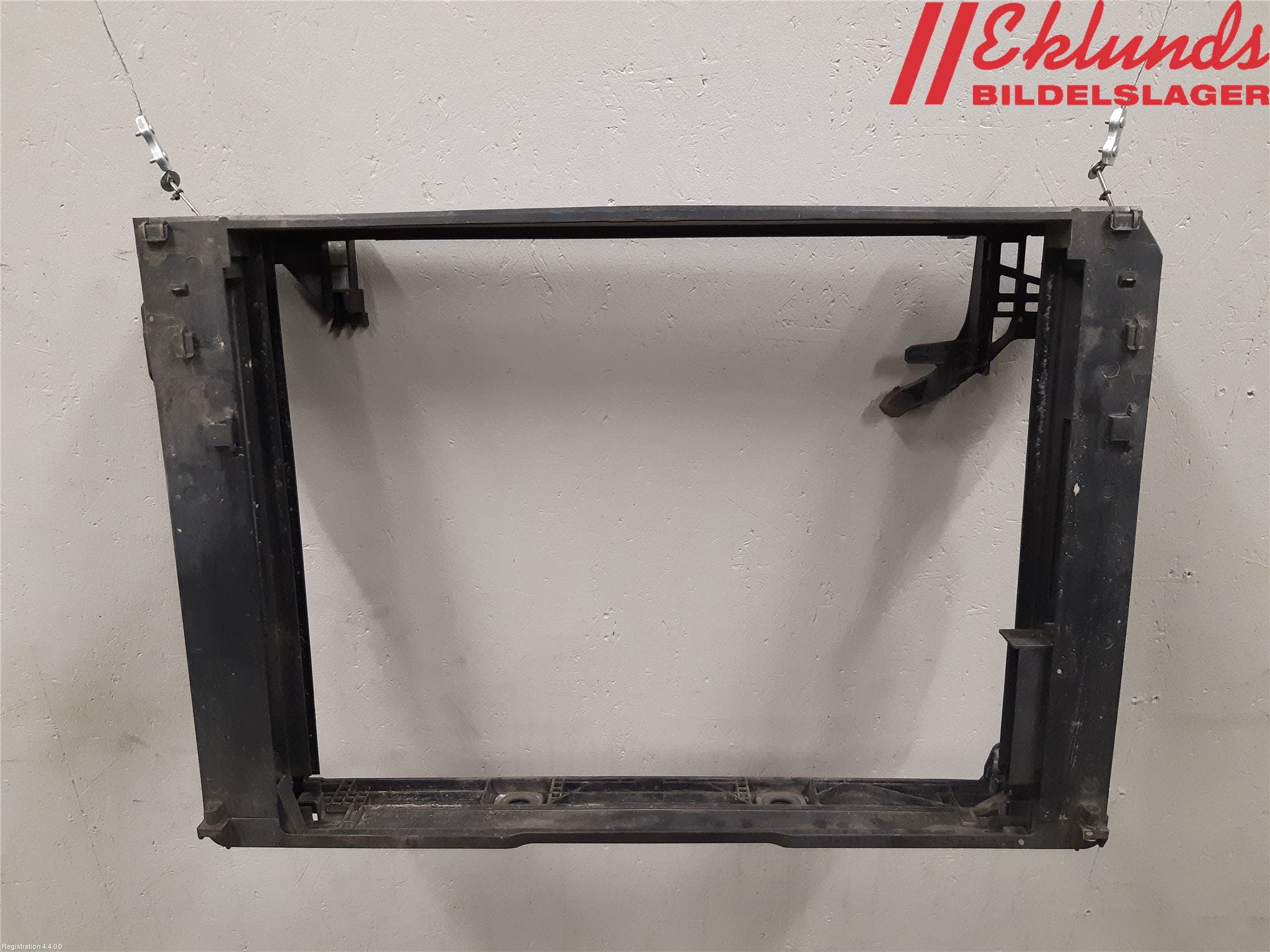 BMW 5 F10/F11/F18 09-17 Kylarfäste-Ram-Balk