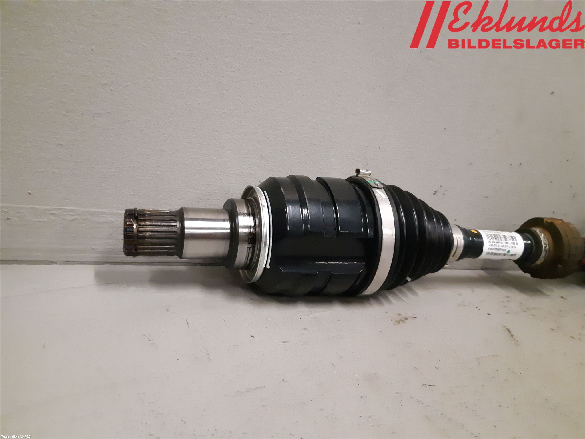 Toyota C-HR 16-23 Drivaxel Fram Vänster