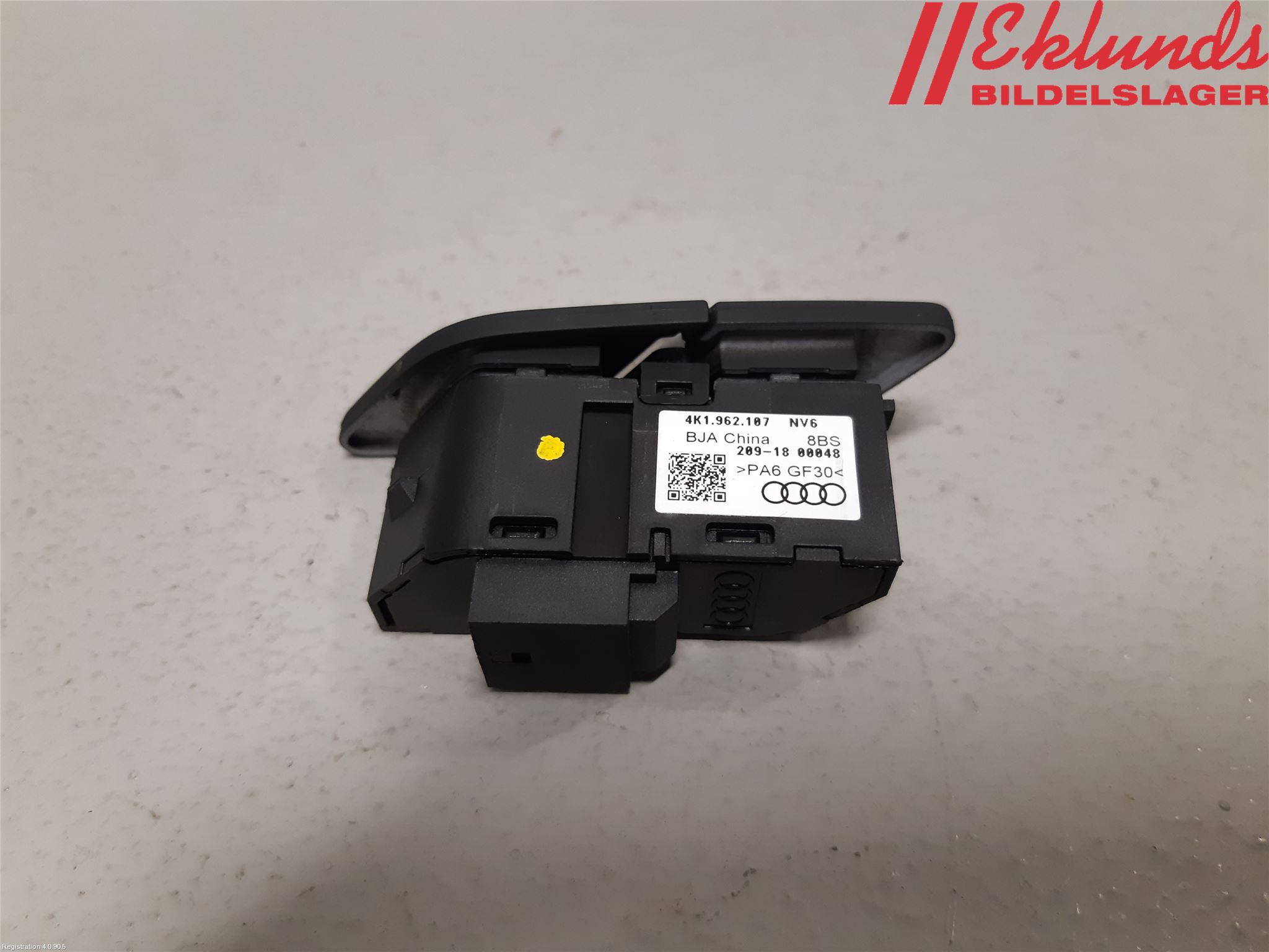 Audi A6 F2/C8 19- Strömställare Centrallås