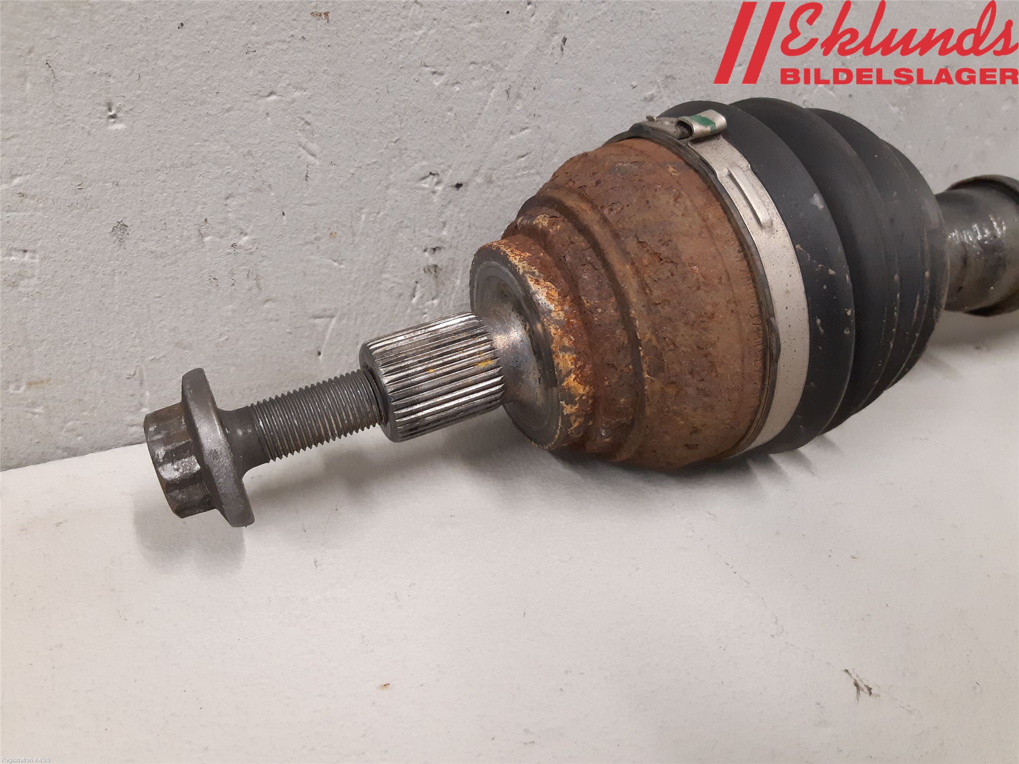 Volkswagen VW PASSAT 11-14 Drivaxel Fram Höger