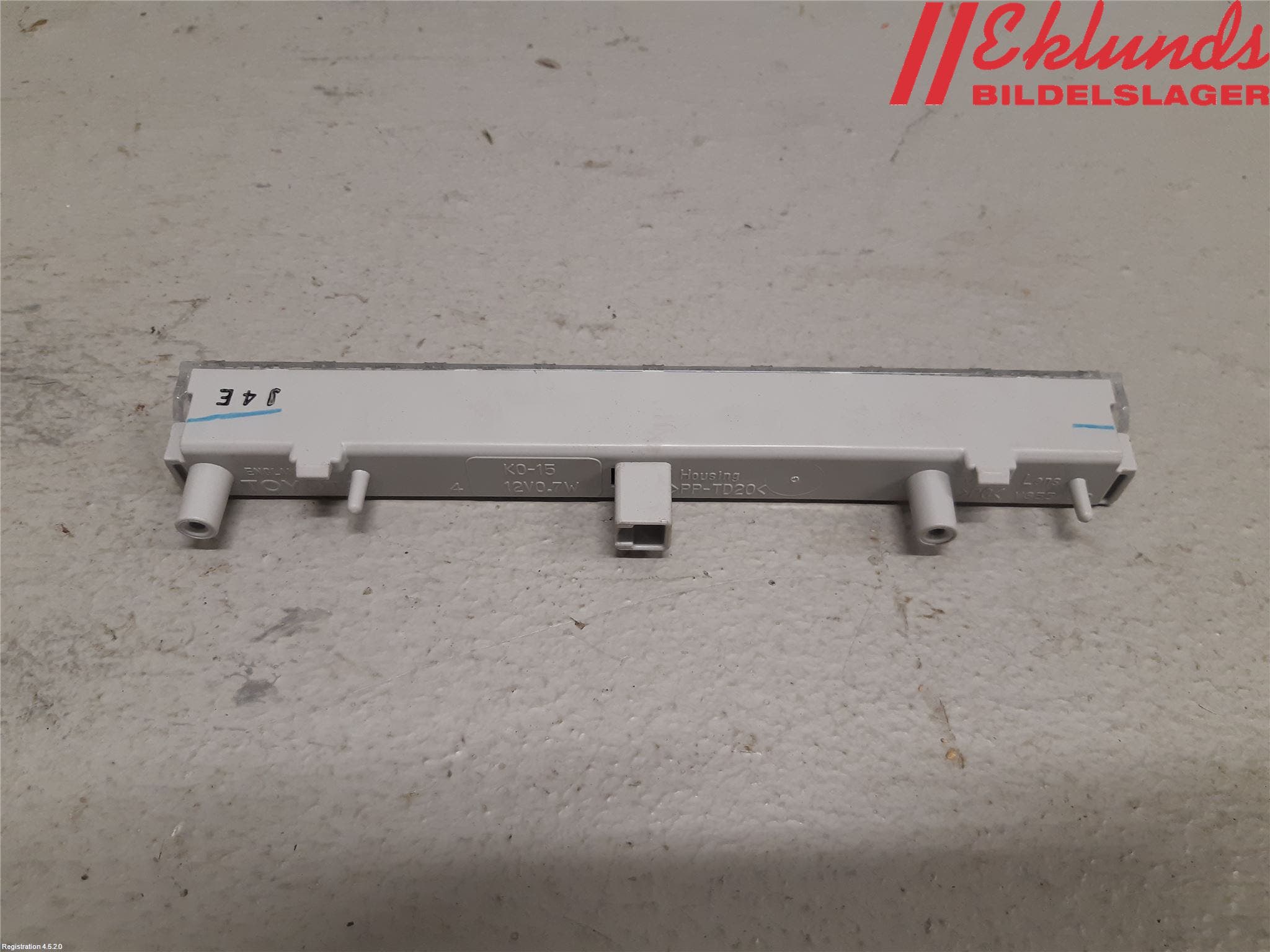 Toyota YARIS XP21 20- Bromsljus Bakruta