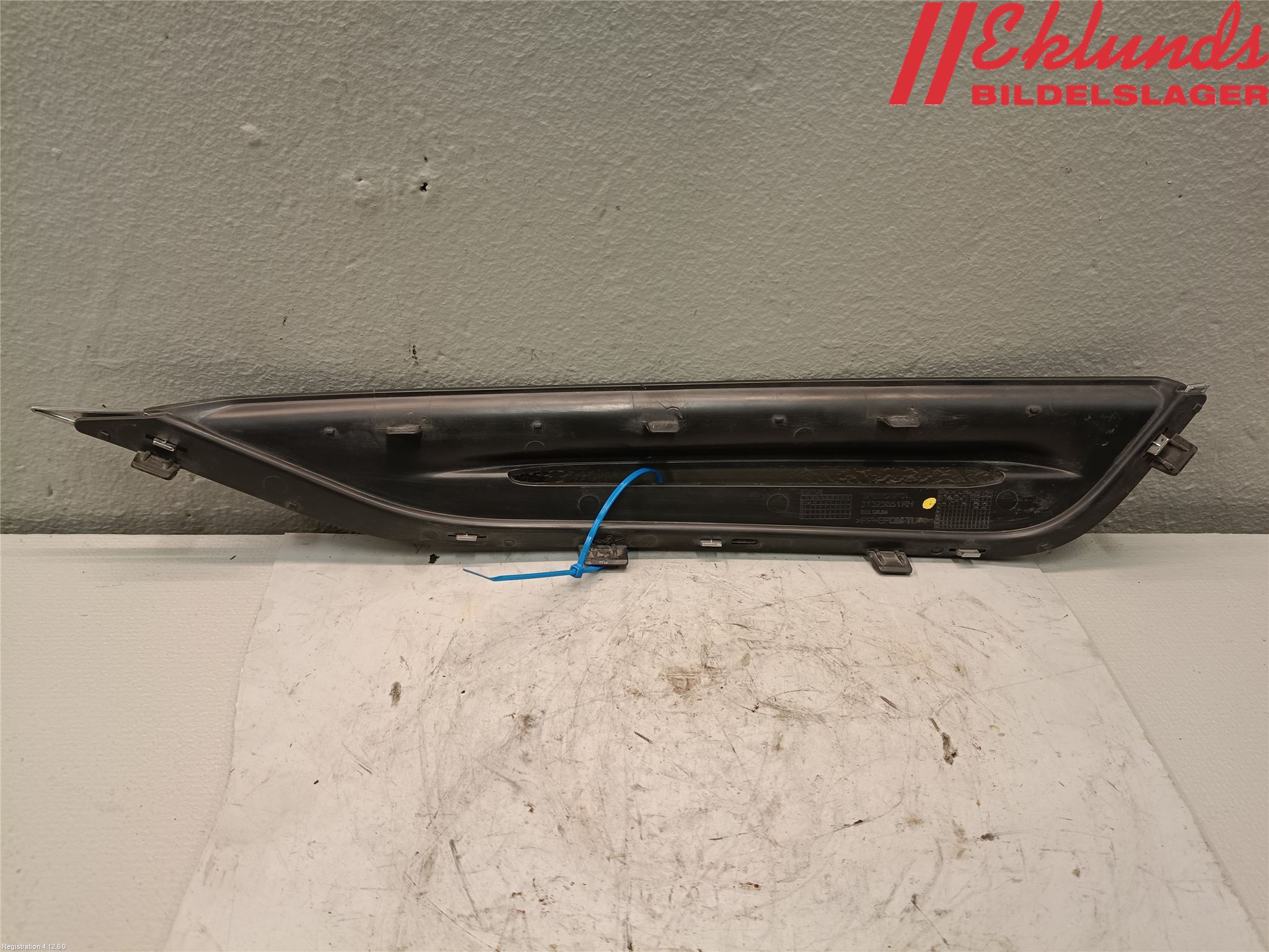 Volvo V60 14-18 Dimljussarg Fram