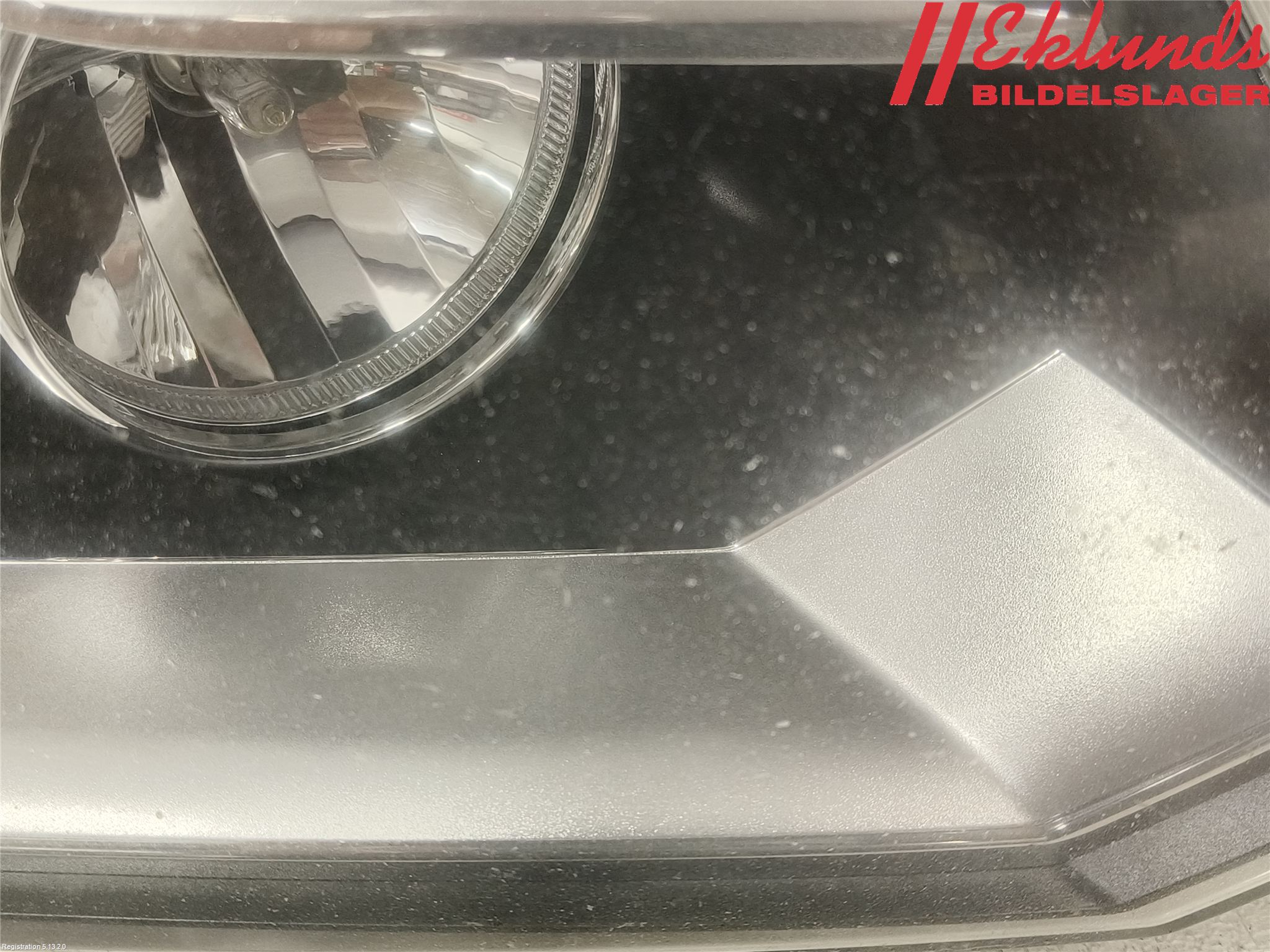 Volkswagen VW AMAROK 2H 10-22 Strålkastare Höger