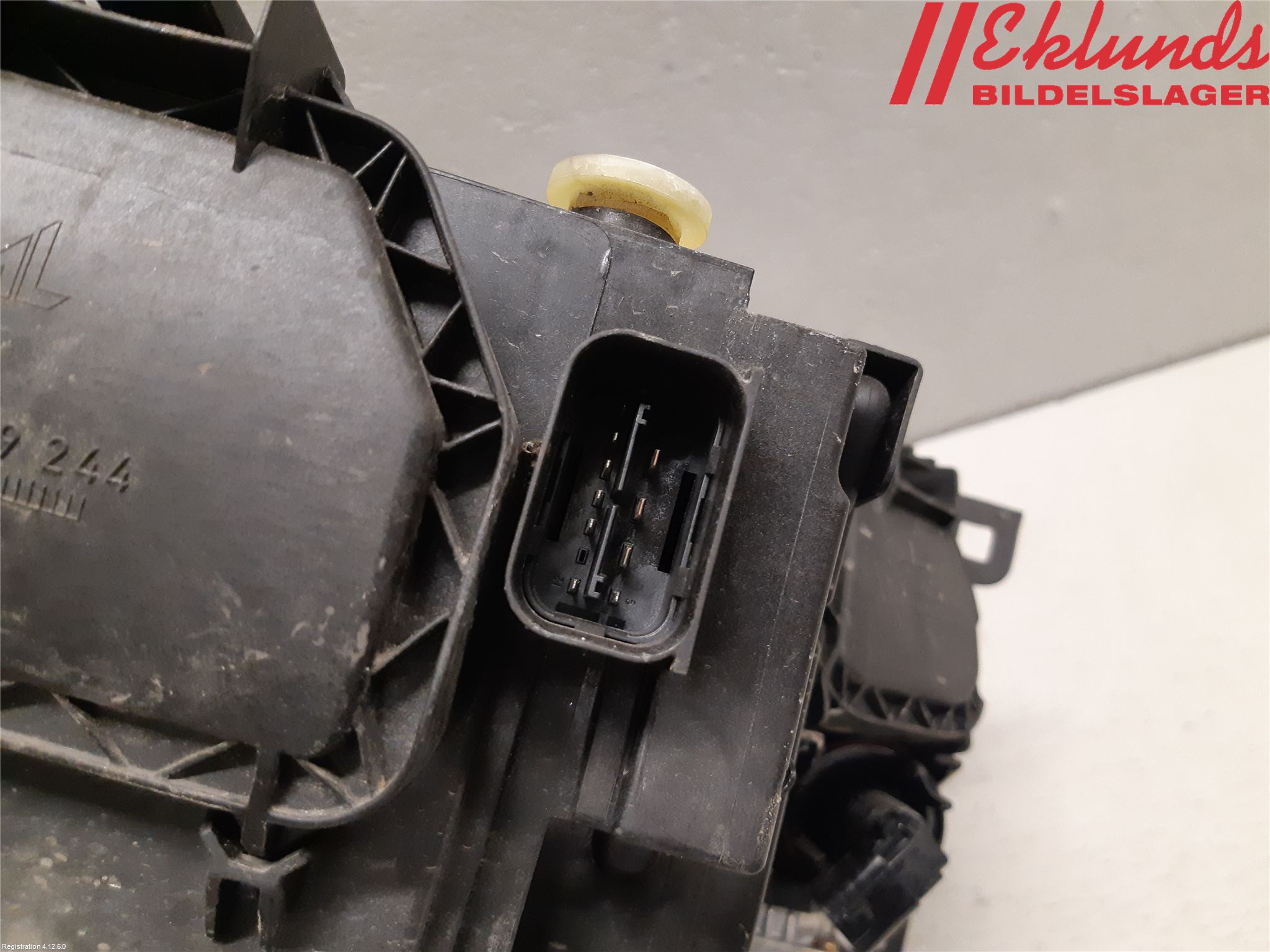 BMW 6 E63/64    02-10 Strålkastare Vänster