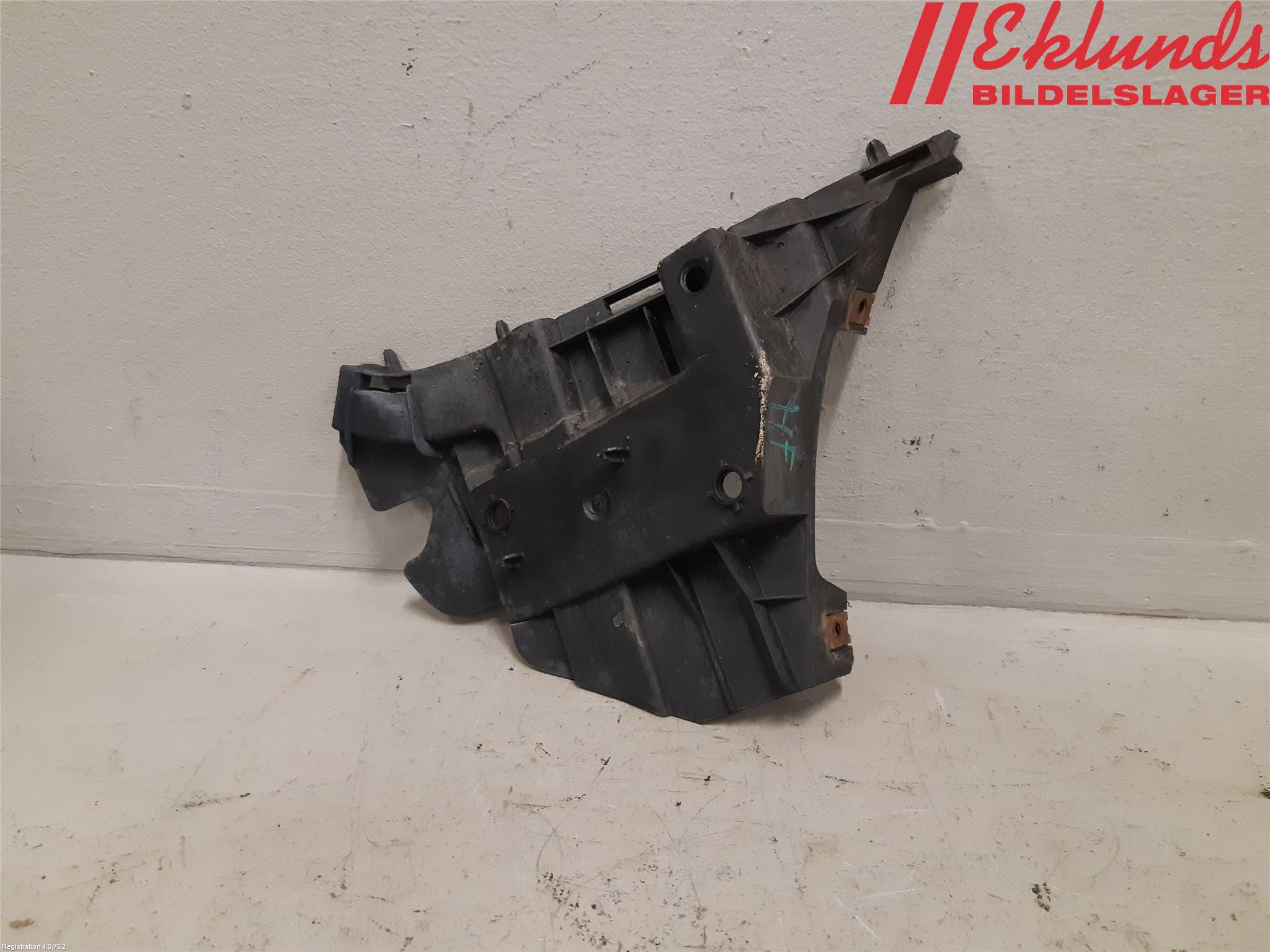 Volvo V70 08-13 Stötfångarfäste Fram Hö