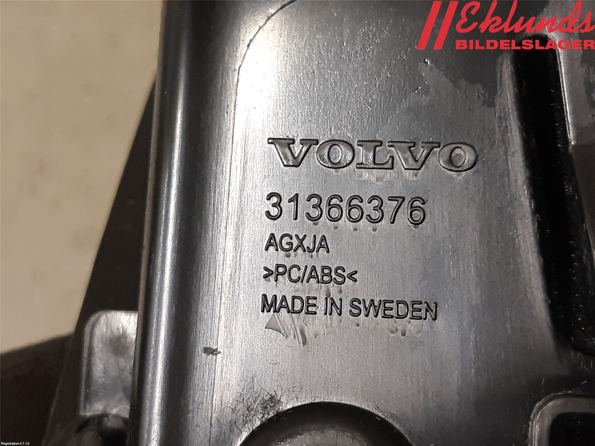 Volvo XC90/RECHARGE 16- Instrumentbräda Förvaringsfack