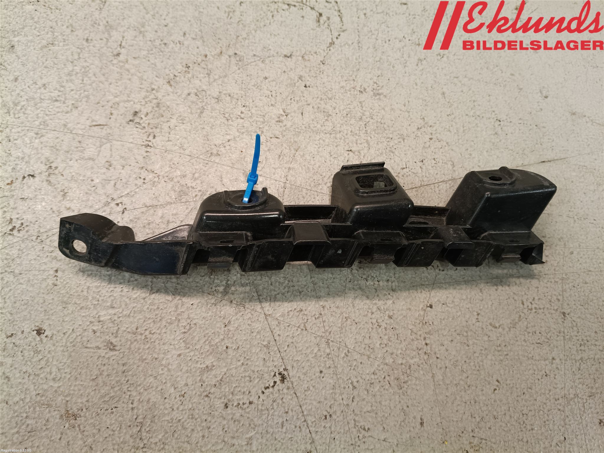Volkswagen VW PASSAT 11-14 Stötfångarfäste Fram Hö