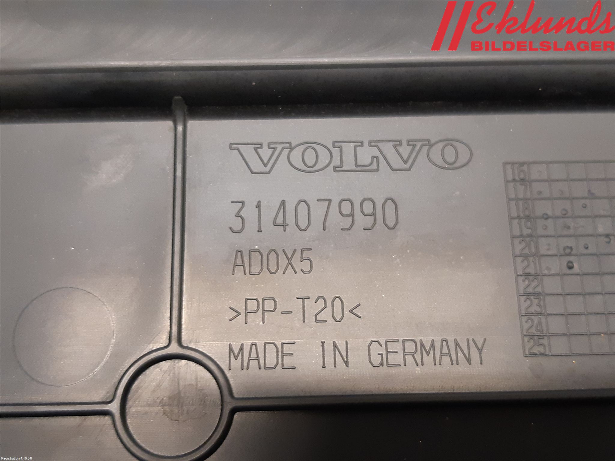 Volvo XC60 18- Täckplast Front