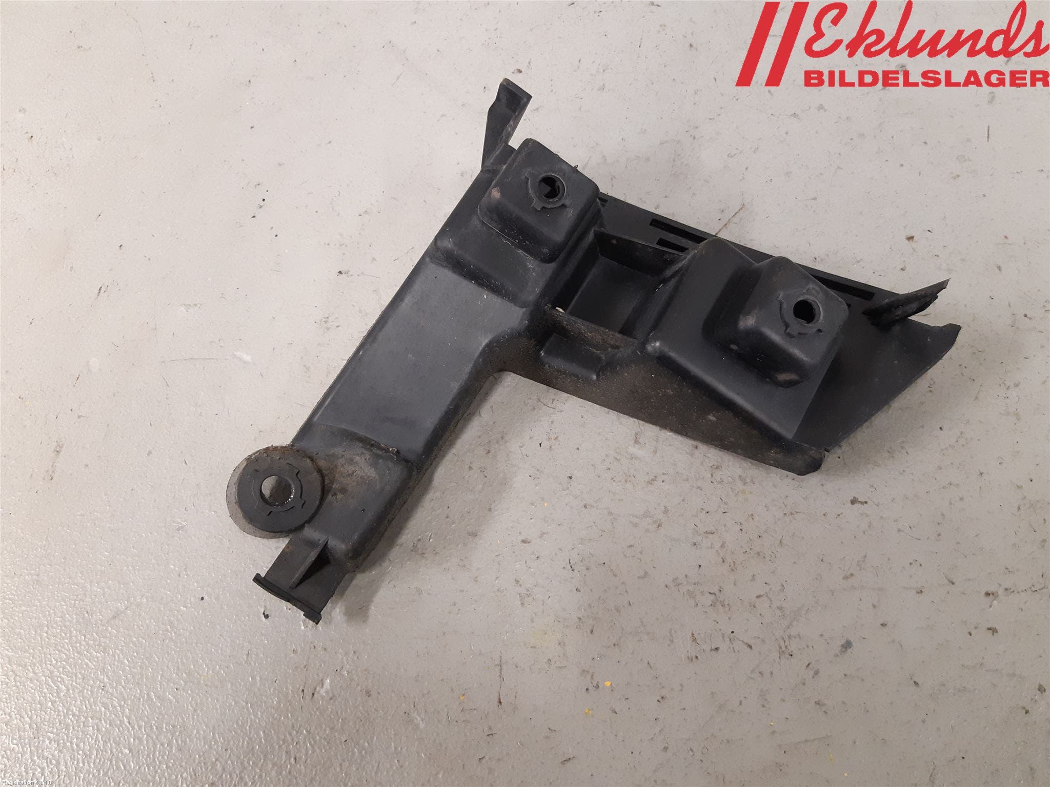 Volvo V70 14-16 Stötfångarfäste Bak Vä