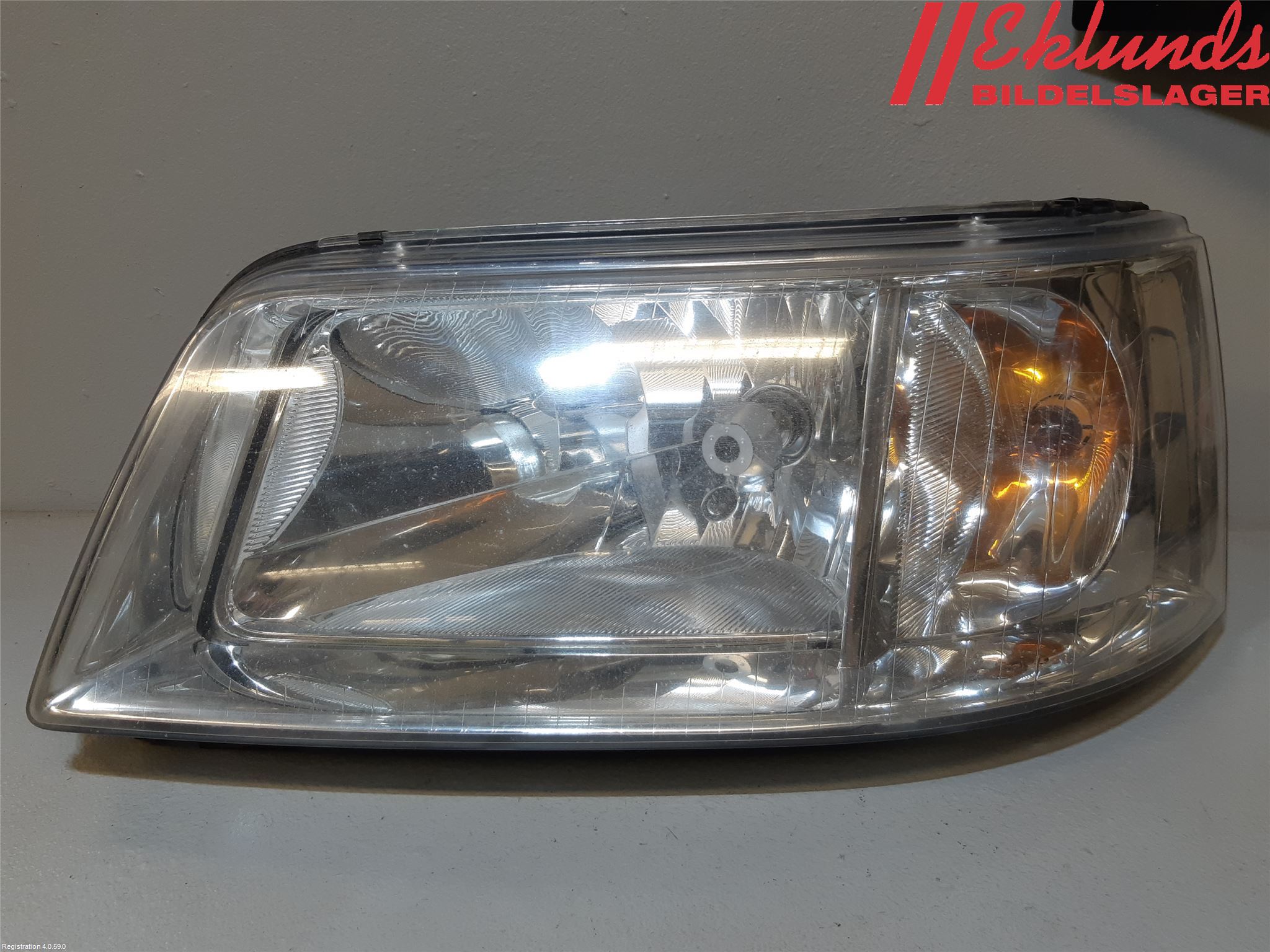 Volkswagen VW TRANSP/CARAVELLE (T5) 04-15 Strålkastare Vänster