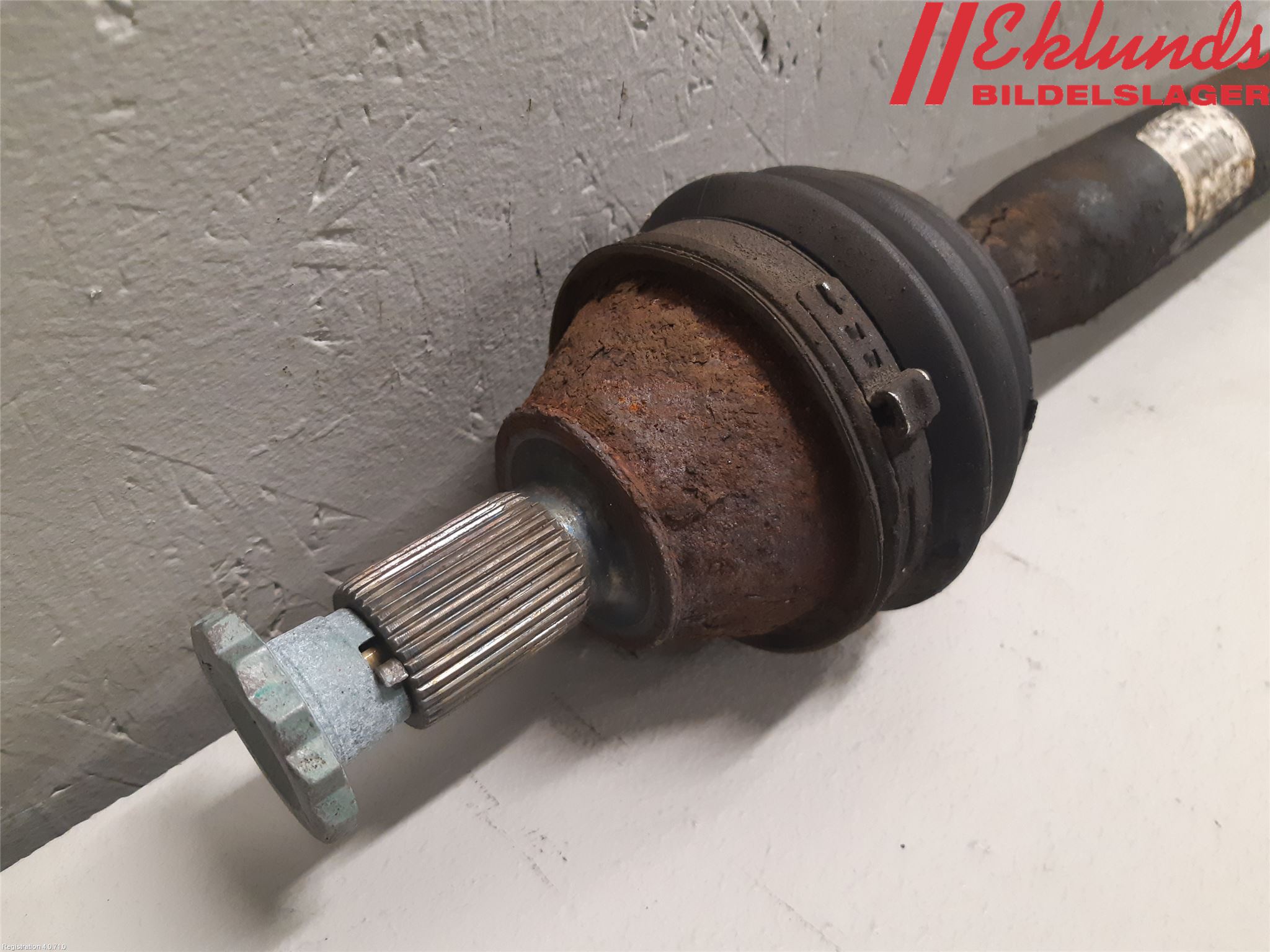 Volkswagen VW POLO 10-17 Drivaxel Fram Höger