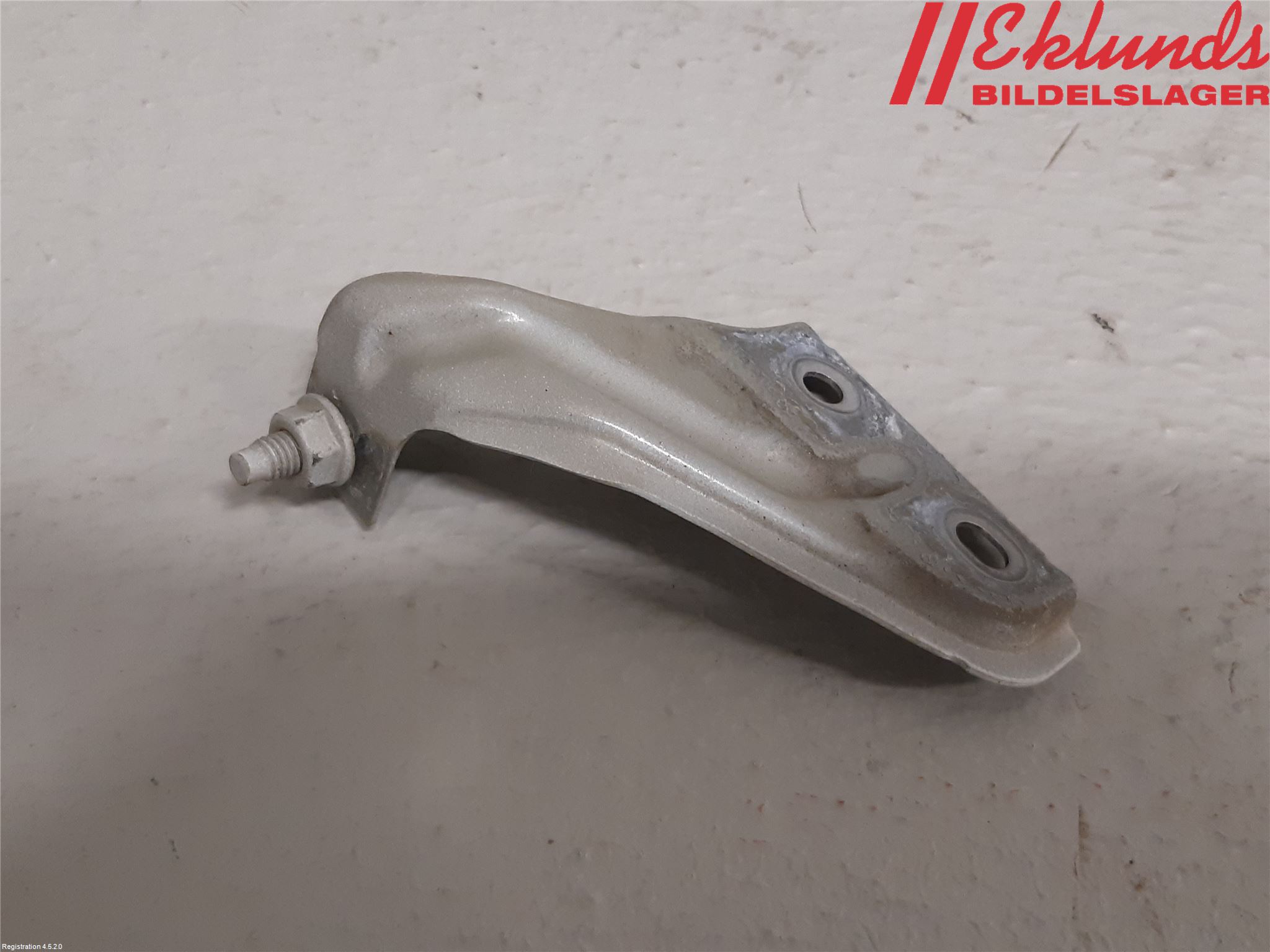 Subaru FORESTER SJ 13-18 Skärmfäste Fram Vä