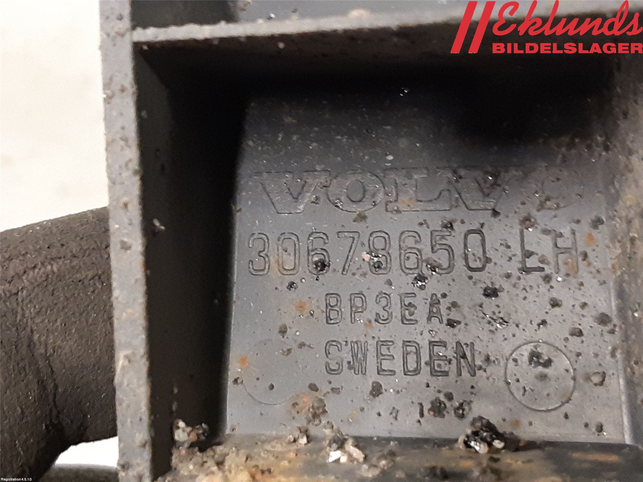 Volvo V70 14-16 Stötfångarfäste Bak Vä