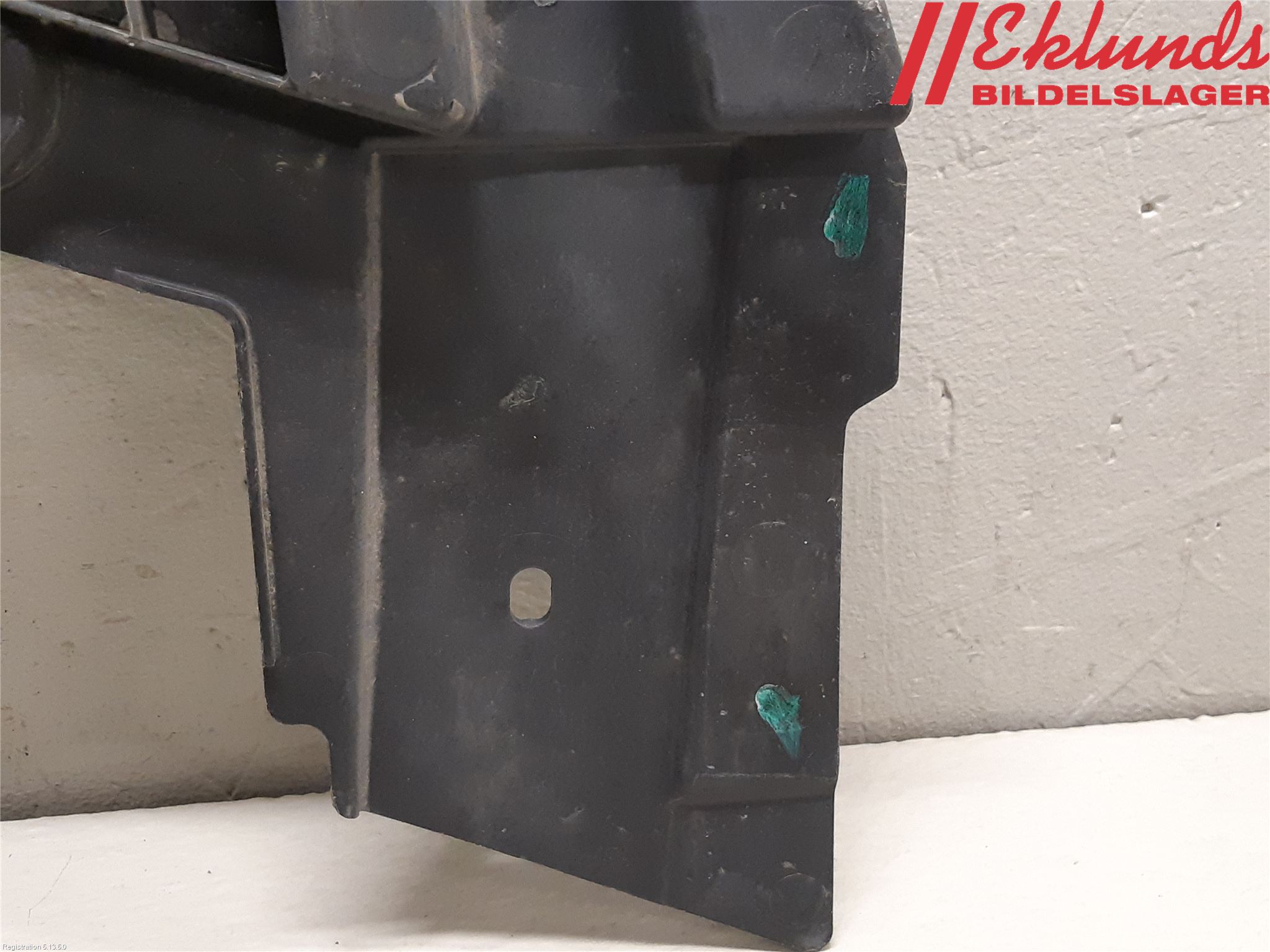 Ford FOCUS 19- Hasplåt Plåt-Plast