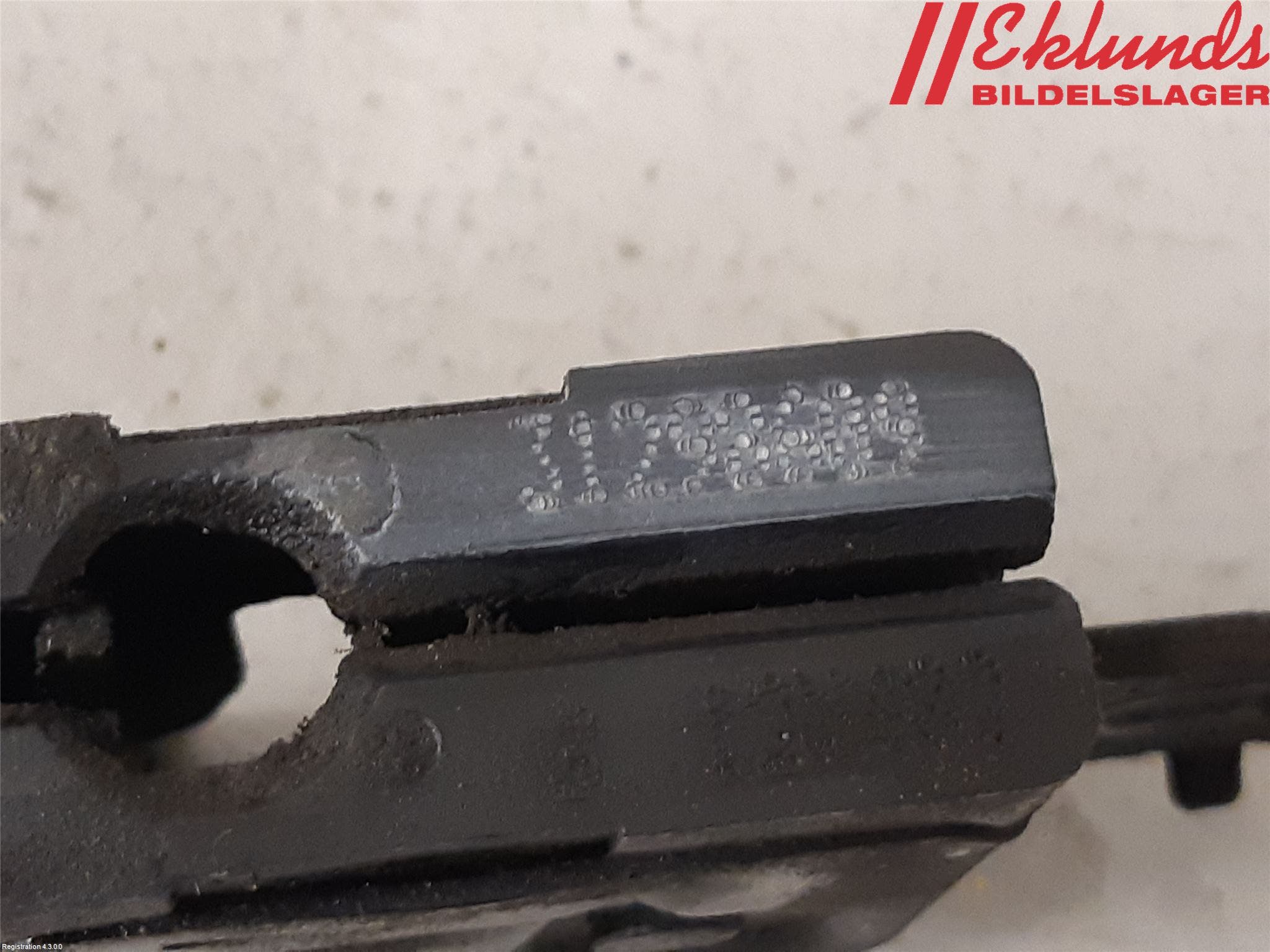 Volvo V70 08-13 Huvlås