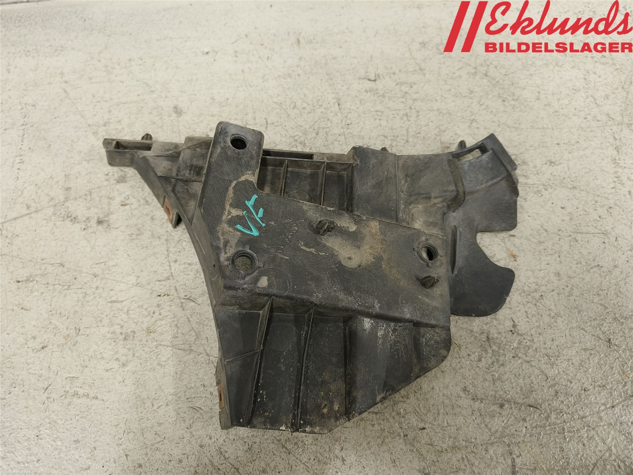 Volvo V70 08-13 Stötfångarfäste Fram Vä