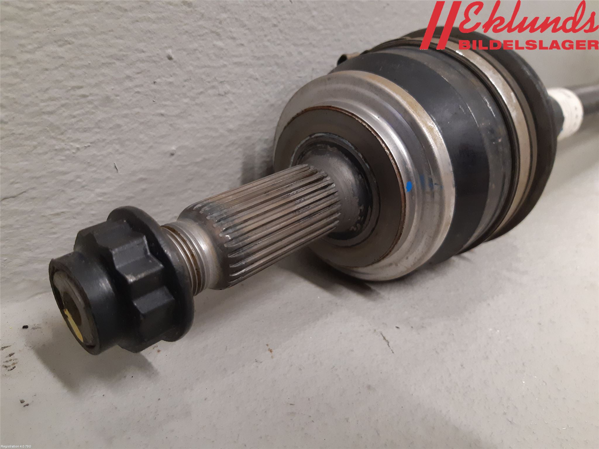 Toyota C-HR 16-23 Drivaxel Fram Höger