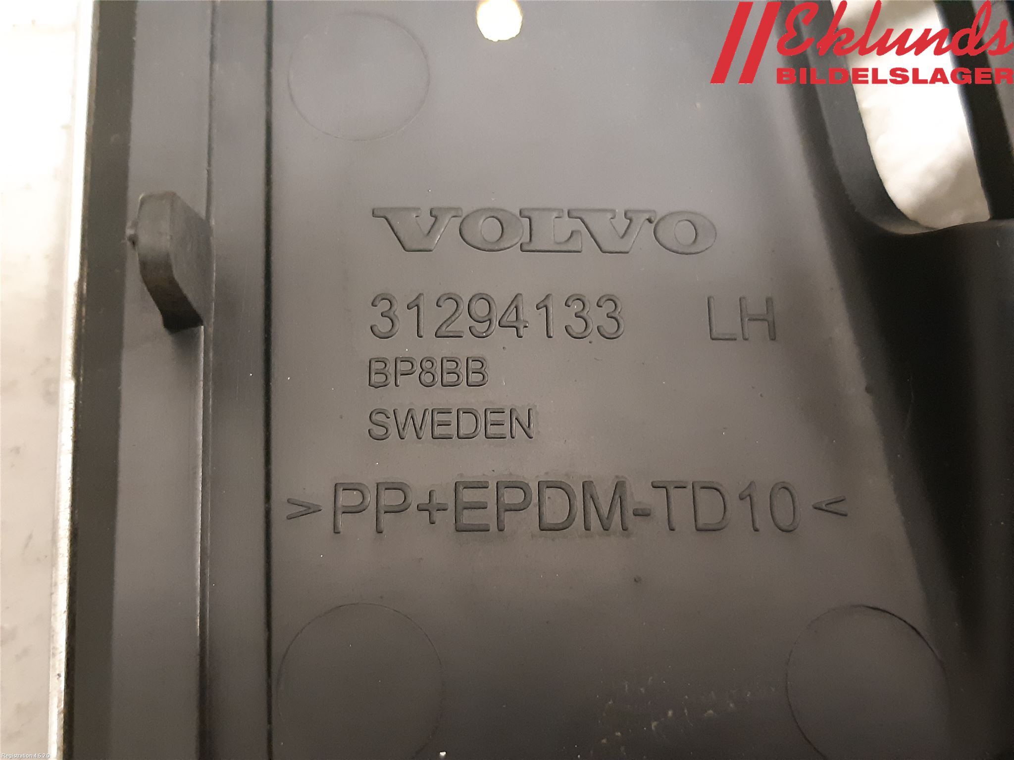 Volvo V60 11-13 Stöt Utfyllnad-List-Grill
