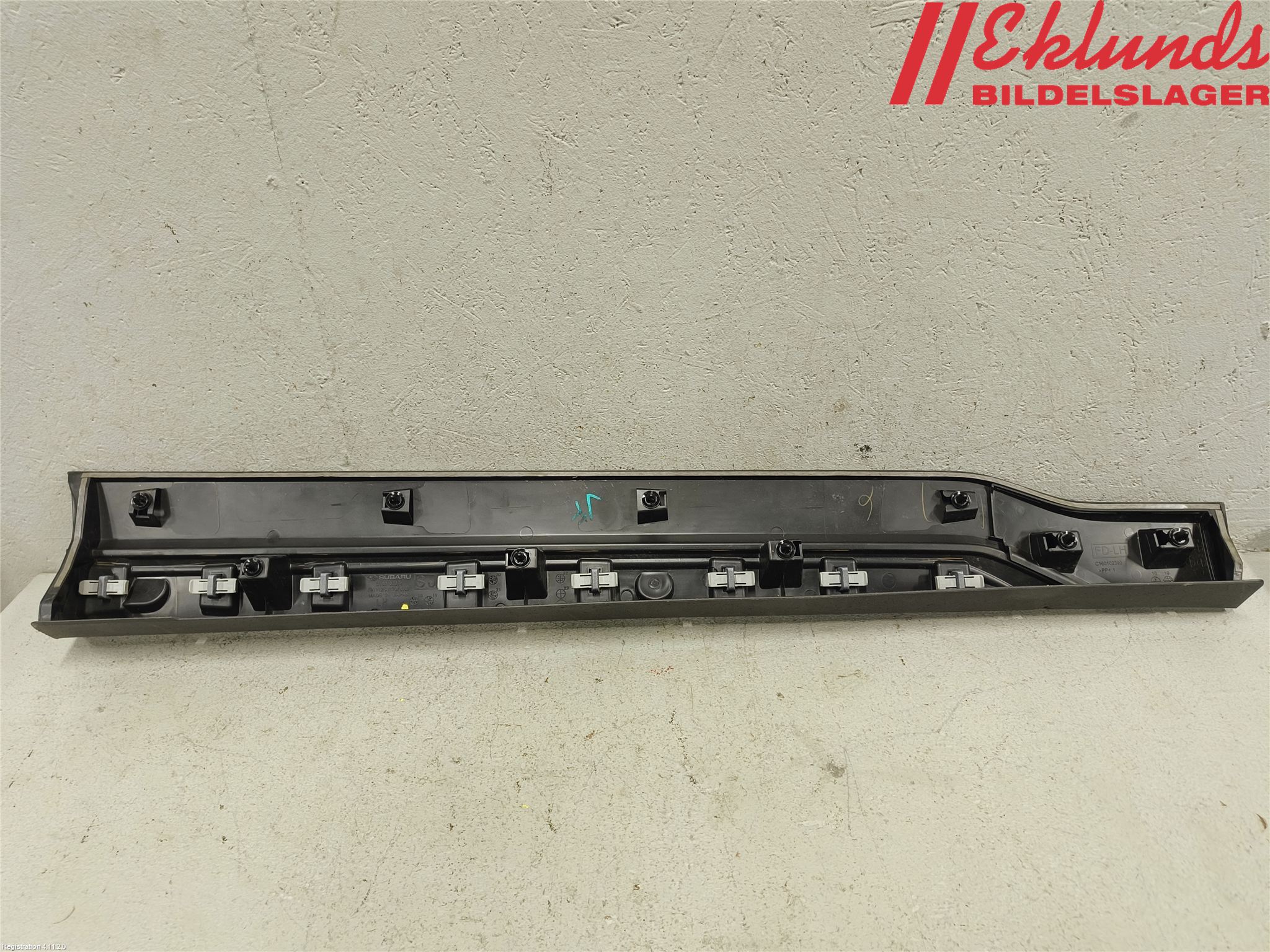 Subaru FORESTER SK 19- Dörr Dekorlist Fram Vä