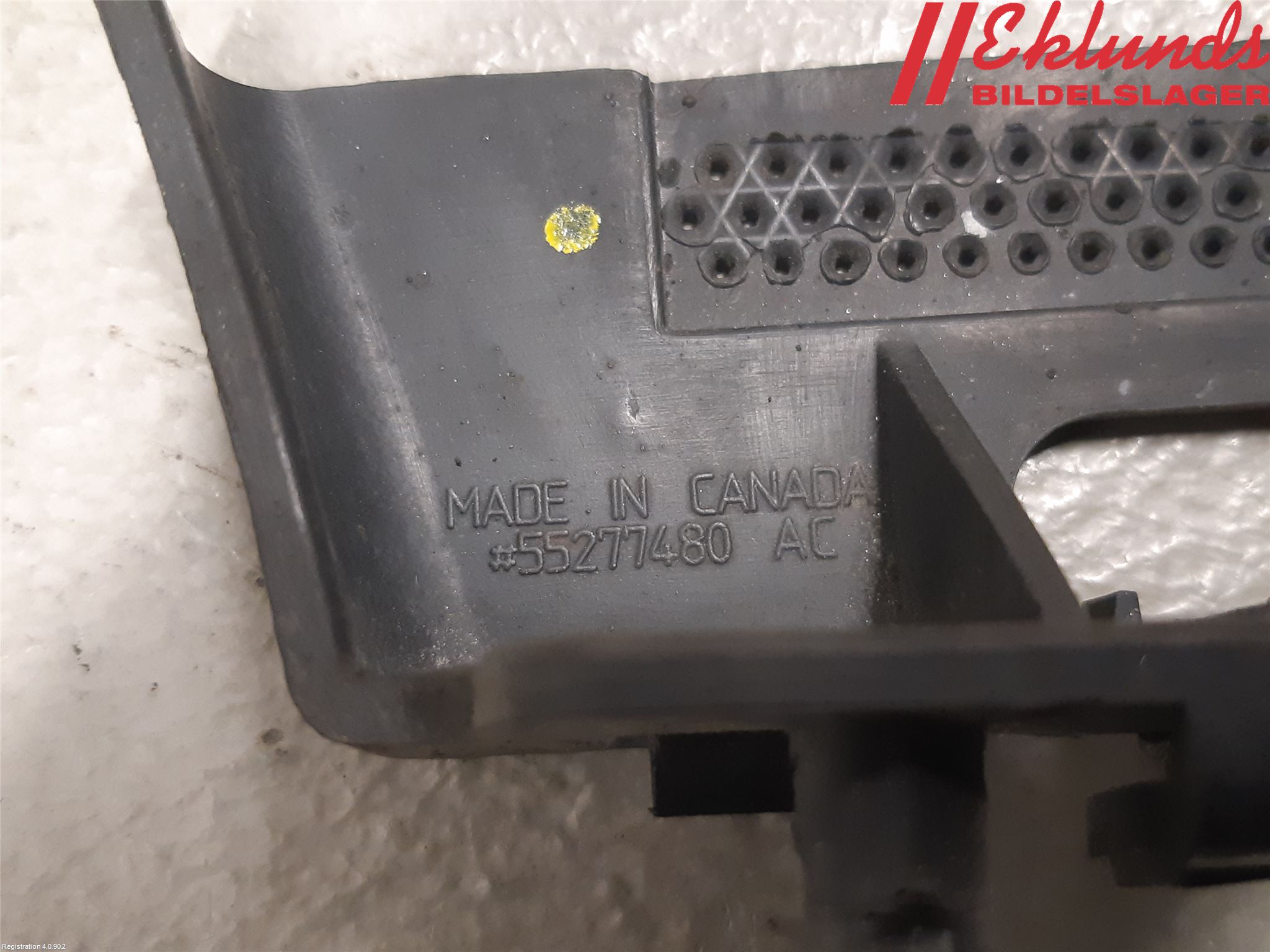 Dodge PICK UP RAM 81- Stötfångarfäste Fram Hö