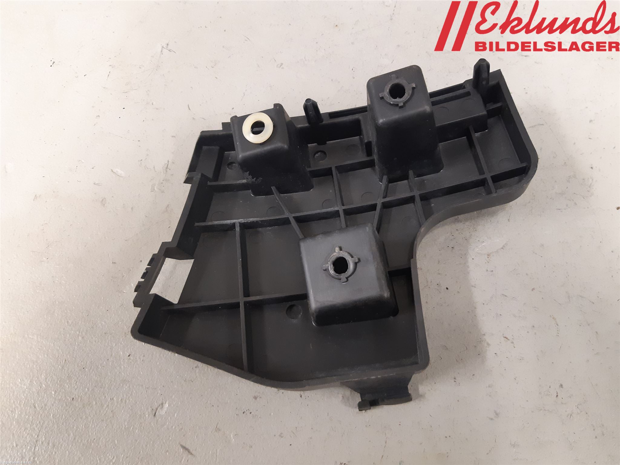 Volvo V60 11-13 Stötfångarfäste Bak Vä