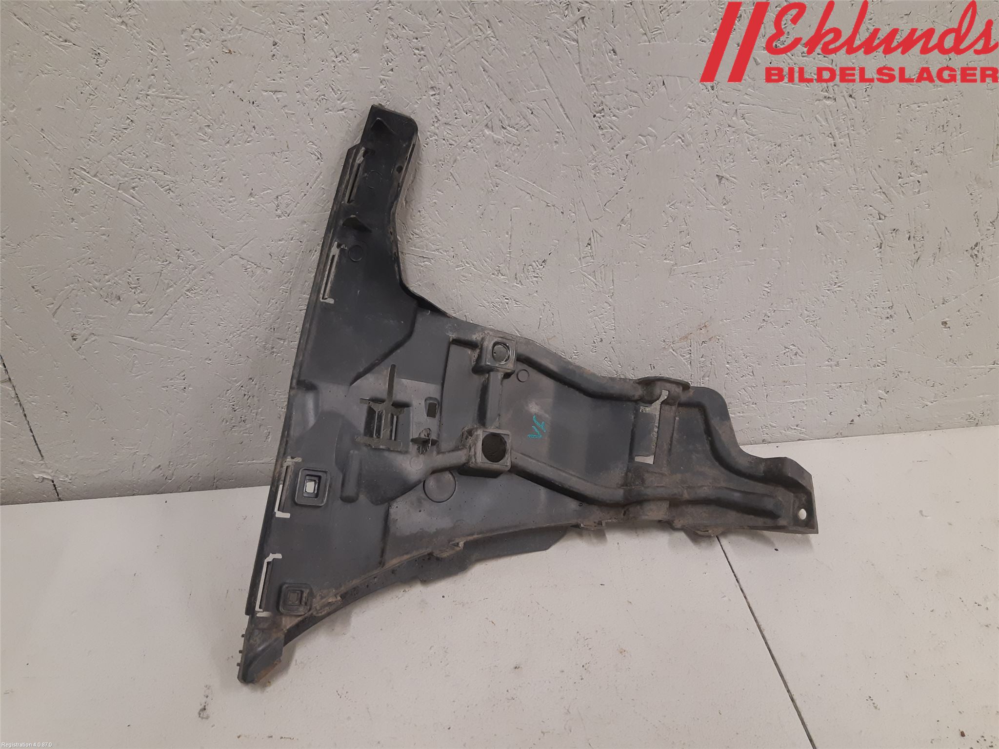 Volvo V70 05-08 Stötfångarfäste Fram Vä