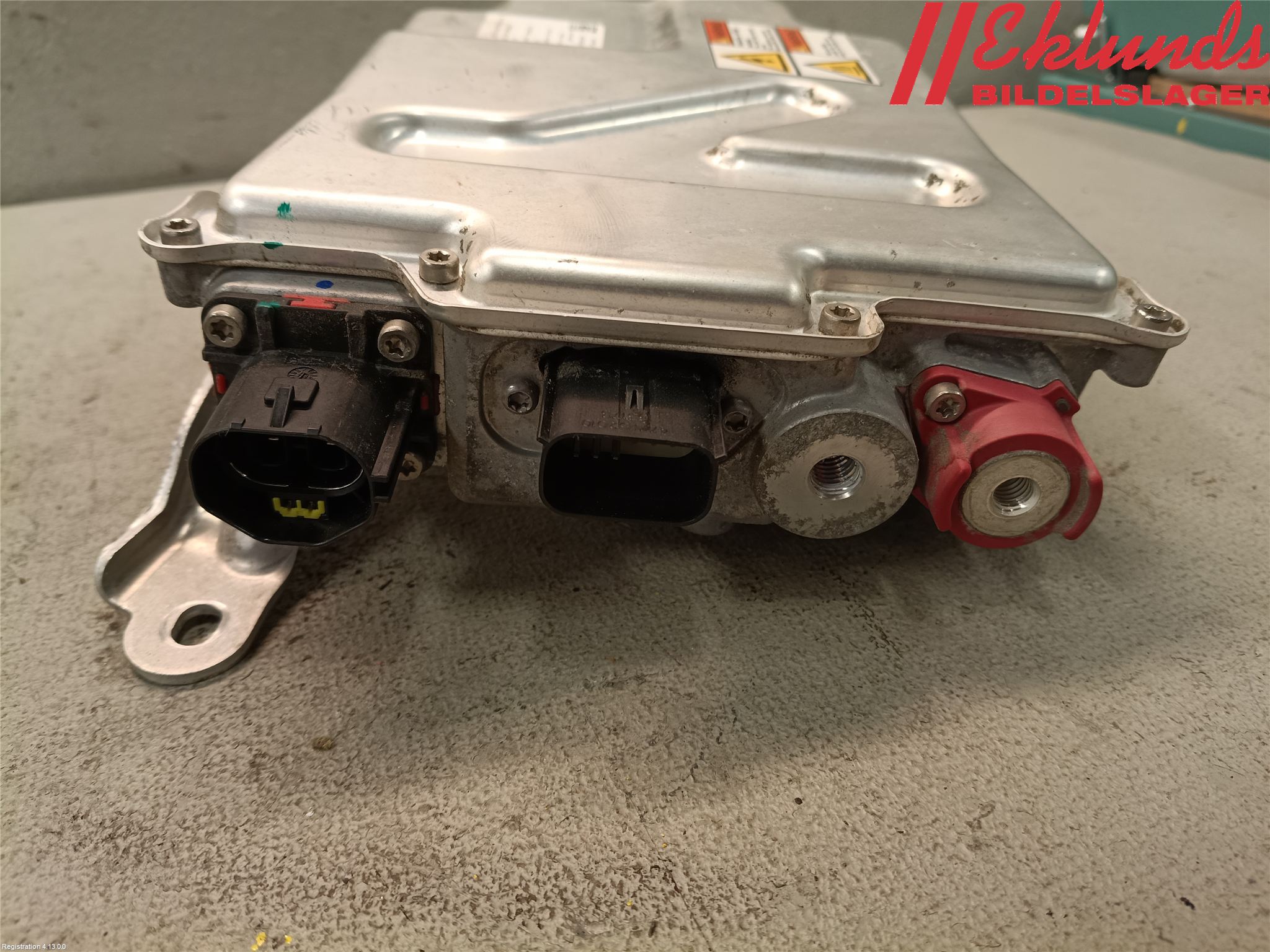 Tesla MODEL X 16- Converter