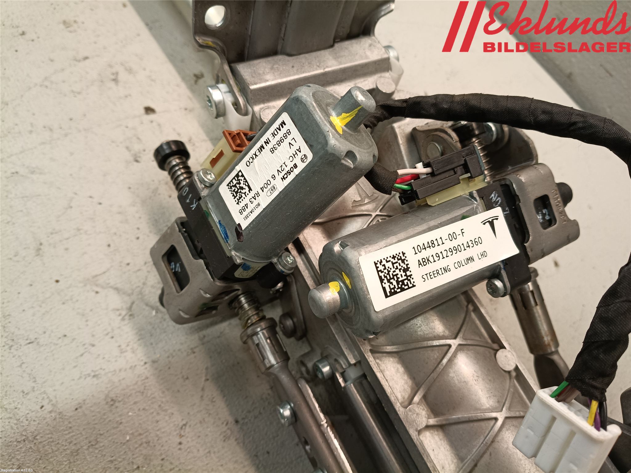 Tesla MODEL 3 17- Rattaxelagg Med Inb Servo