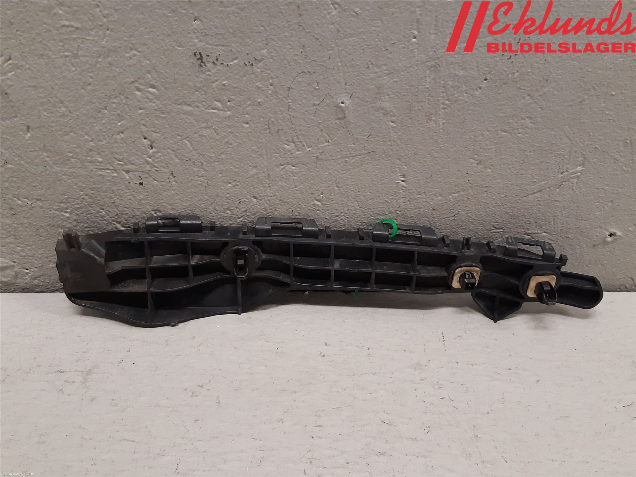 Toyota AURIS 13-19 Stötfångarfäste Bak Hö