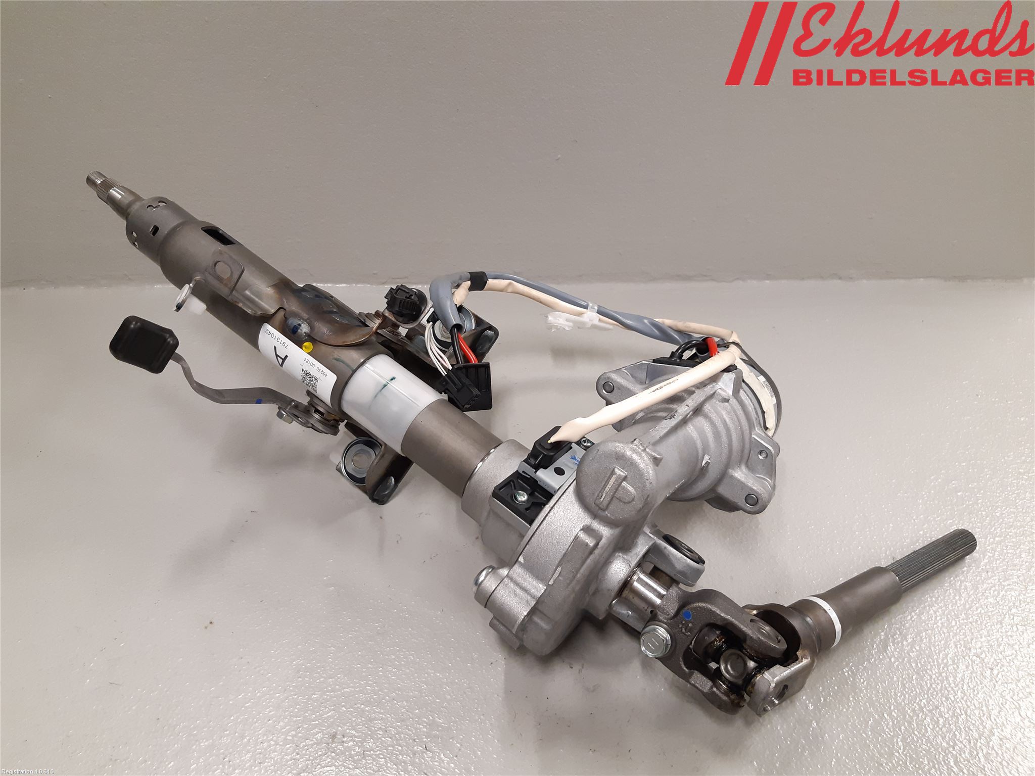 Toyota YARIS XP130 15-20 Rattaxelagg Med Inb Servo