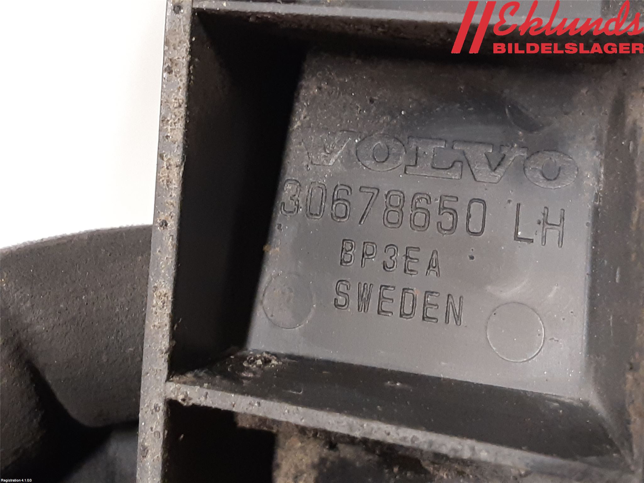 Volvo XC70 08-13 Stötfångarfäste Bak Vä