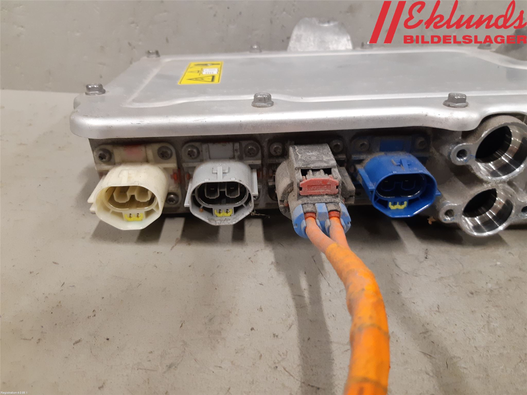 Tesla MODEL S 13- Converter