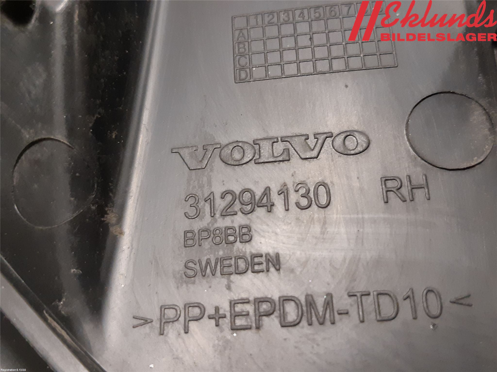 Volvo V60 11-13 Stöt Utfyllnad-List-Grill