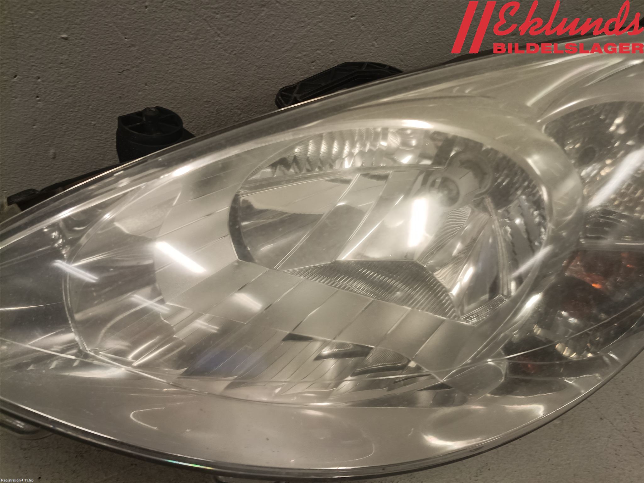 Peugeot PARTNER 08-15 Strålkastare Vänster