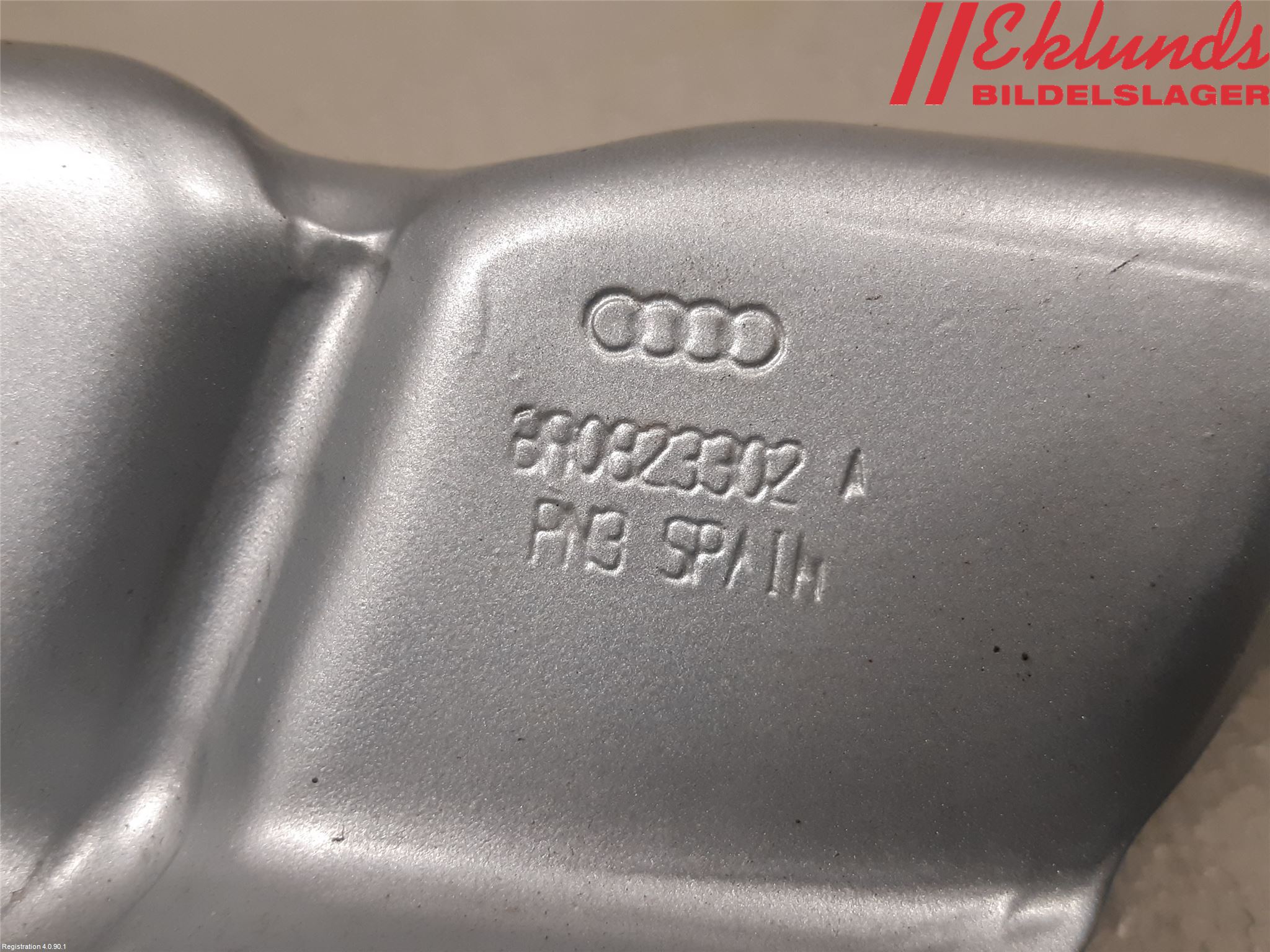 Audi Q5 09-16 Huvgångjärn
